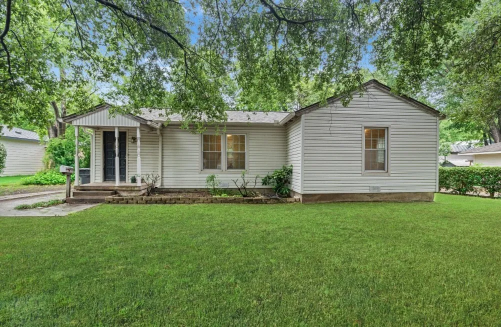 Single Family Residence For Sale in Dallas County , 10814 Castolon Drive, Dallas, Texas 75228, 2 Bedroom, 1 Bathroom, Garage spaces, 784 Sqft, built in 1950, mls#21362565, Real Estate Agent in Dallas, Homes For Sale in Dallas county, Homes For Sale in Dallas, Realtor in Dallas Texas, Real Estate Brokerage Independent Realty Texas, Luminita Cordes Realtor