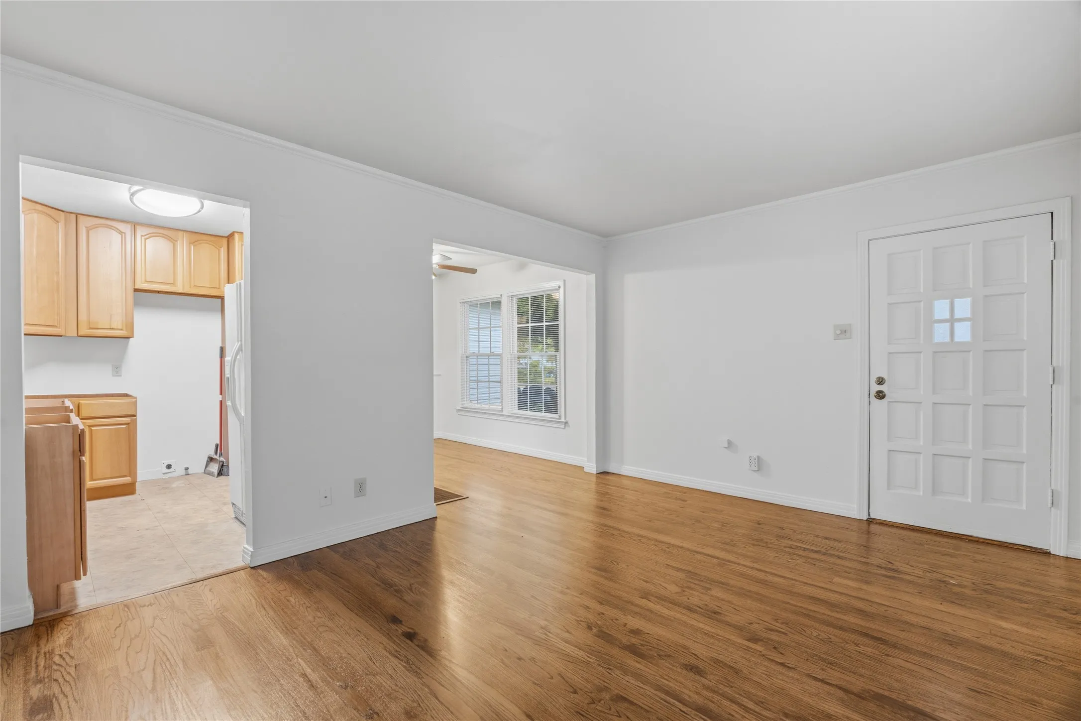 Single Family Residence For Sale in Dallas County , 10814 Castolon Drive, Dallas, Texas 75228, 2 Bedroom, 1 Bathroom, Garage spaces, 784 Sqft, built in 1950, mls#21362565, Real Estate Agent in Dallas, Homes For Sale in Dallas county, Homes For Sale in Dallas, Realtor in Dallas Texas, Real Estate Brokerage Independent Realty Texas, Luminita Cordes Realtor