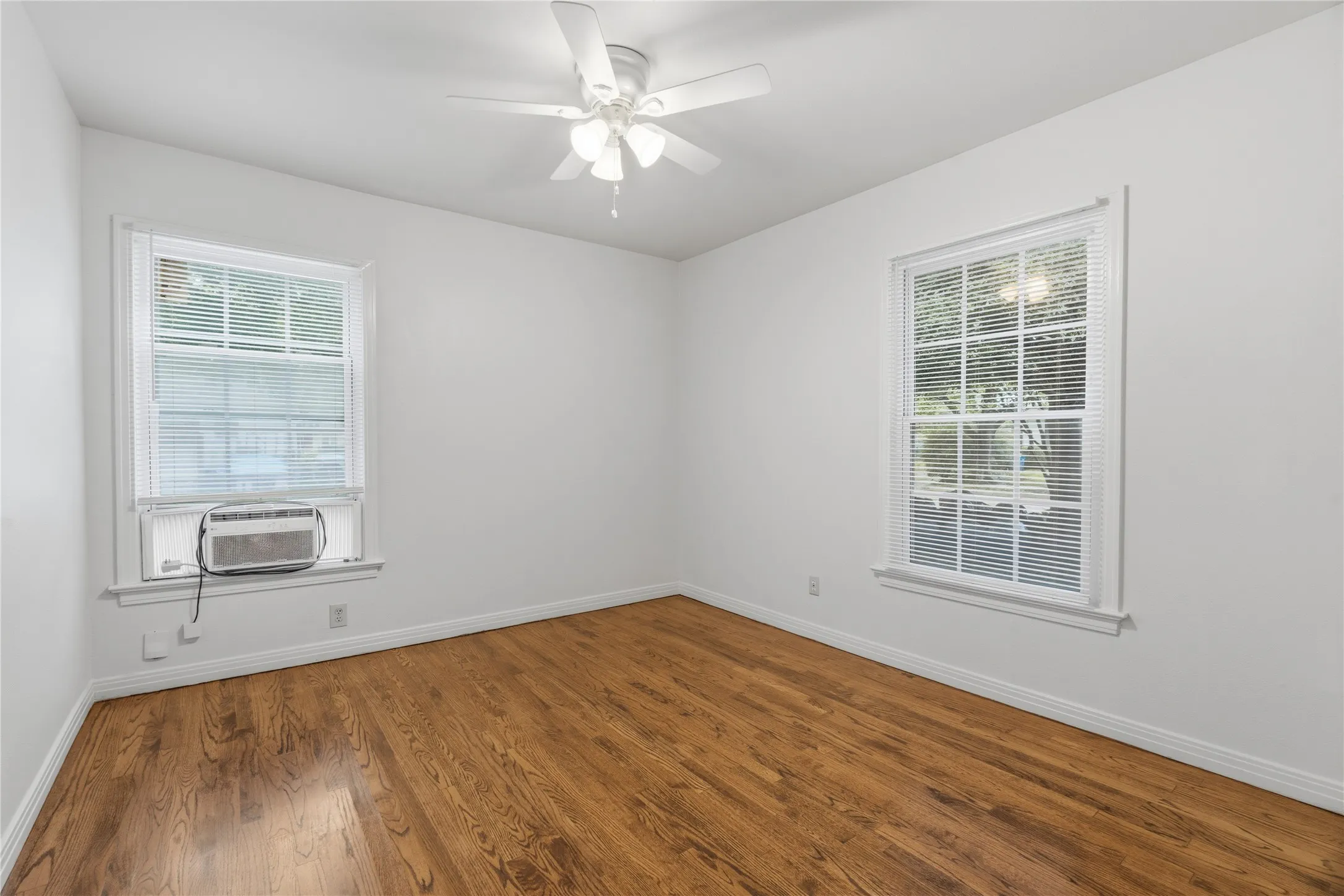 Single Family Residence For Sale in Dallas County , 10814 Castolon Drive, Dallas, Texas 75228, 2 Bedroom, 1 Bathroom, Garage spaces, 784 Sqft, built in 1950, mls#21362565, Real Estate Agent in Dallas, Homes For Sale in Dallas county, Homes For Sale in Dallas, Realtor in Dallas Texas, Real Estate Brokerage Independent Realty Texas, Luminita Cordes Realtor