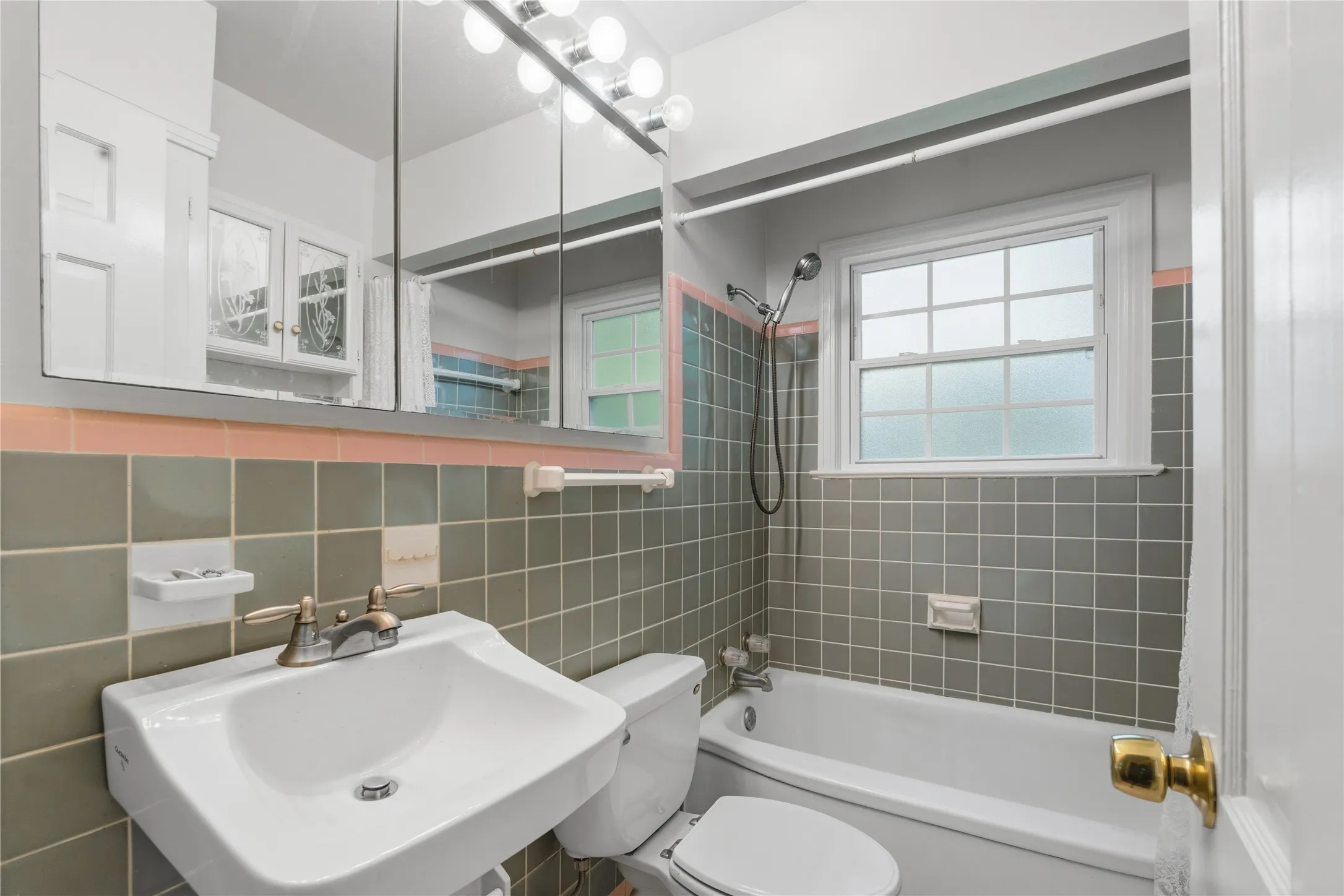 Single Family Residence For Sale in Dallas County , 10814 Castolon Drive, Dallas, Texas 75228, 2 Bedroom, 1 Bathroom, Garage spaces, 784 Sqft, built in 1950, mls#21362565, Real Estate Agent in Dallas, Homes For Sale in Dallas county, Homes For Sale in Dallas, Realtor in Dallas Texas, Real Estate Brokerage Independent Realty Texas, Luminita Cordes Realtor