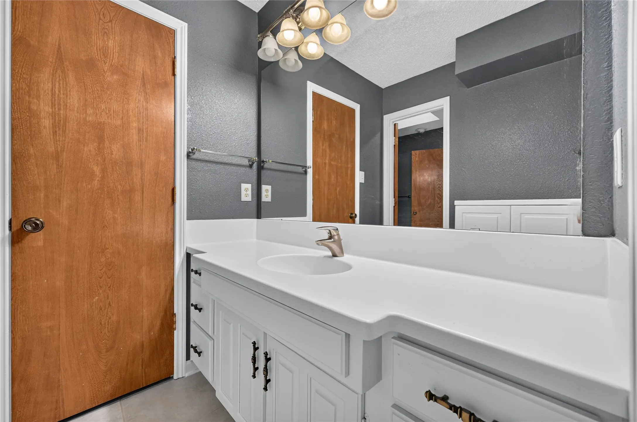 Single Family Residence For Rent in Dallas County , 1226 Ranch Valley Drive, De Soto, Texas 75115, 4 Bedroom, 3 Bathroom, 2 Garage spaces, 2,681 Sqft, built in 1978, mls#21362567, Real Estate Agent in De Soto, Homes For Rent in Dallas county, Homes For Rent in De Soto, Realtor in De Soto Texas, Real Estate Brokerage Independent Realty Texas, Luminita Cordes Realtor