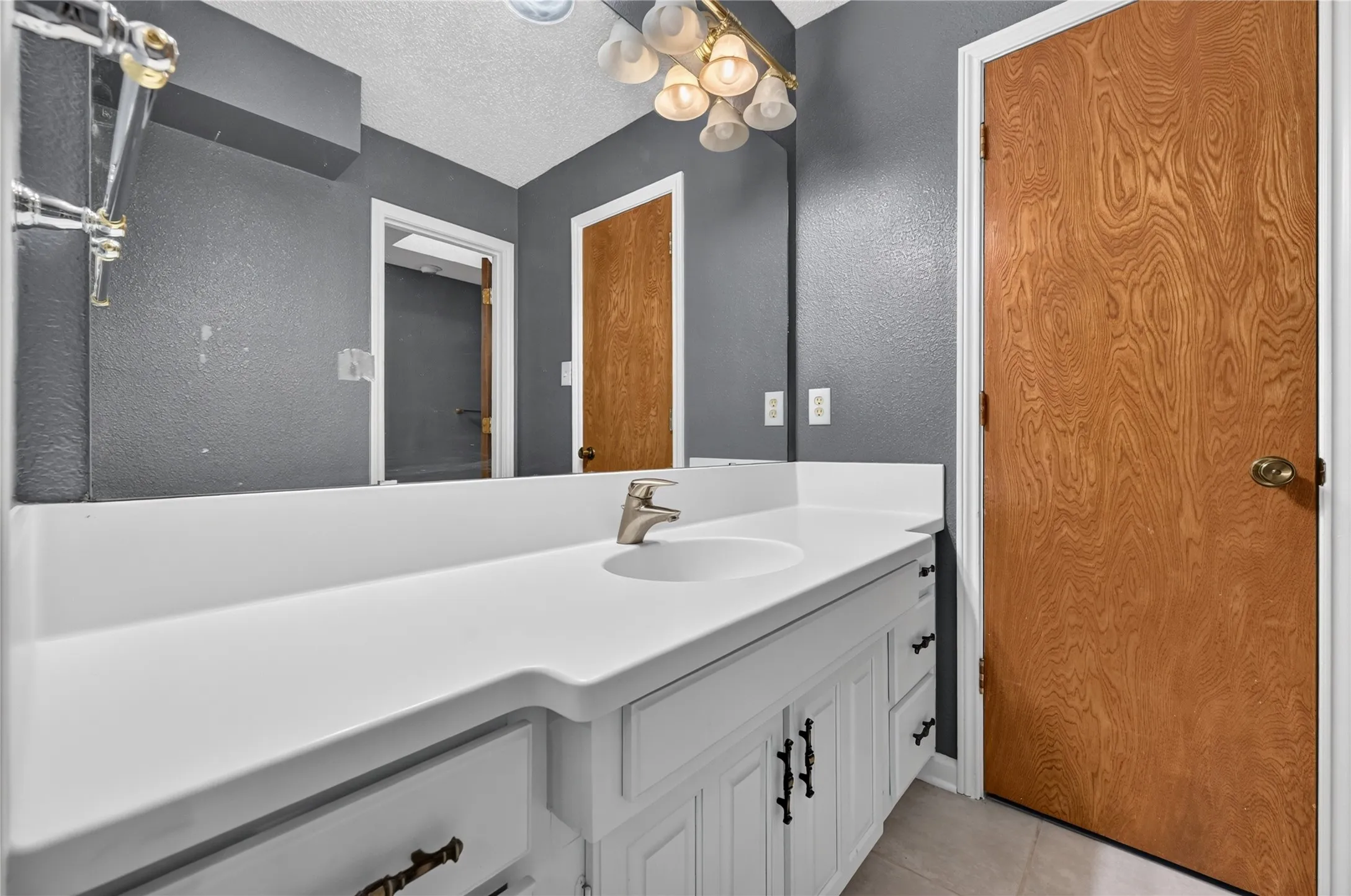 Single Family Residence For Rent in Dallas County , 1226 Ranch Valley Drive, De Soto, Texas 75115, 4 Bedroom, 3 Bathroom, 2 Garage spaces, 2,681 Sqft, built in 1978, mls#21362567, Real Estate Agent in De Soto, Homes For Rent in Dallas county, Homes For Rent in De Soto, Realtor in De Soto Texas, Real Estate Brokerage Independent Realty Texas, Luminita Cordes Realtor