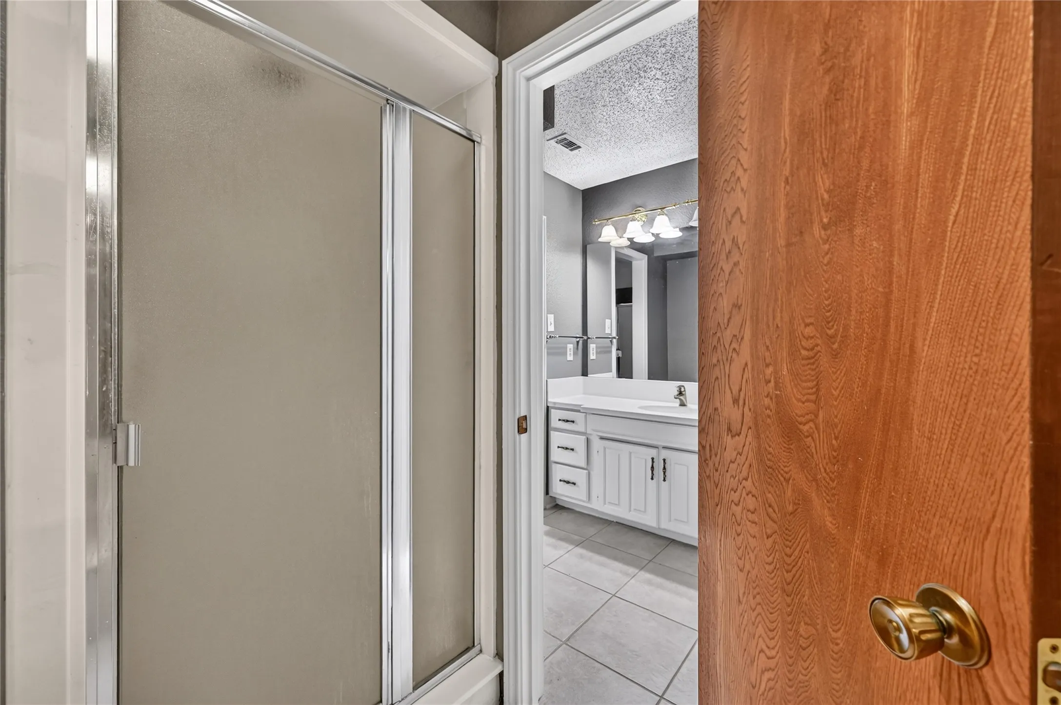 Single Family Residence For Rent in Dallas County , 1226 Ranch Valley Drive, De Soto, Texas 75115, 4 Bedroom, 3 Bathroom, 2 Garage spaces, 2,681 Sqft, built in 1978, mls#21362567, Real Estate Agent in De Soto, Homes For Rent in Dallas county, Homes For Rent in De Soto, Realtor in De Soto Texas, Real Estate Brokerage Independent Realty Texas, Luminita Cordes Realtor