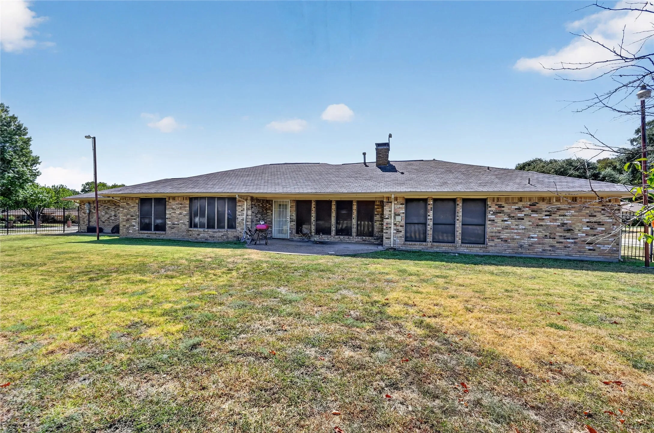 Single Family Residence For Rent in Dallas County , 1226 Ranch Valley Drive, De Soto, Texas 75115, 4 Bedroom, 3 Bathroom, 2 Garage spaces, 2,681 Sqft, built in 1978, mls#21362567, Real Estate Agent in De Soto, Homes For Rent in Dallas county, Homes For Rent in De Soto, Realtor in De Soto Texas, Real Estate Brokerage Independent Realty Texas, Luminita Cordes Realtor