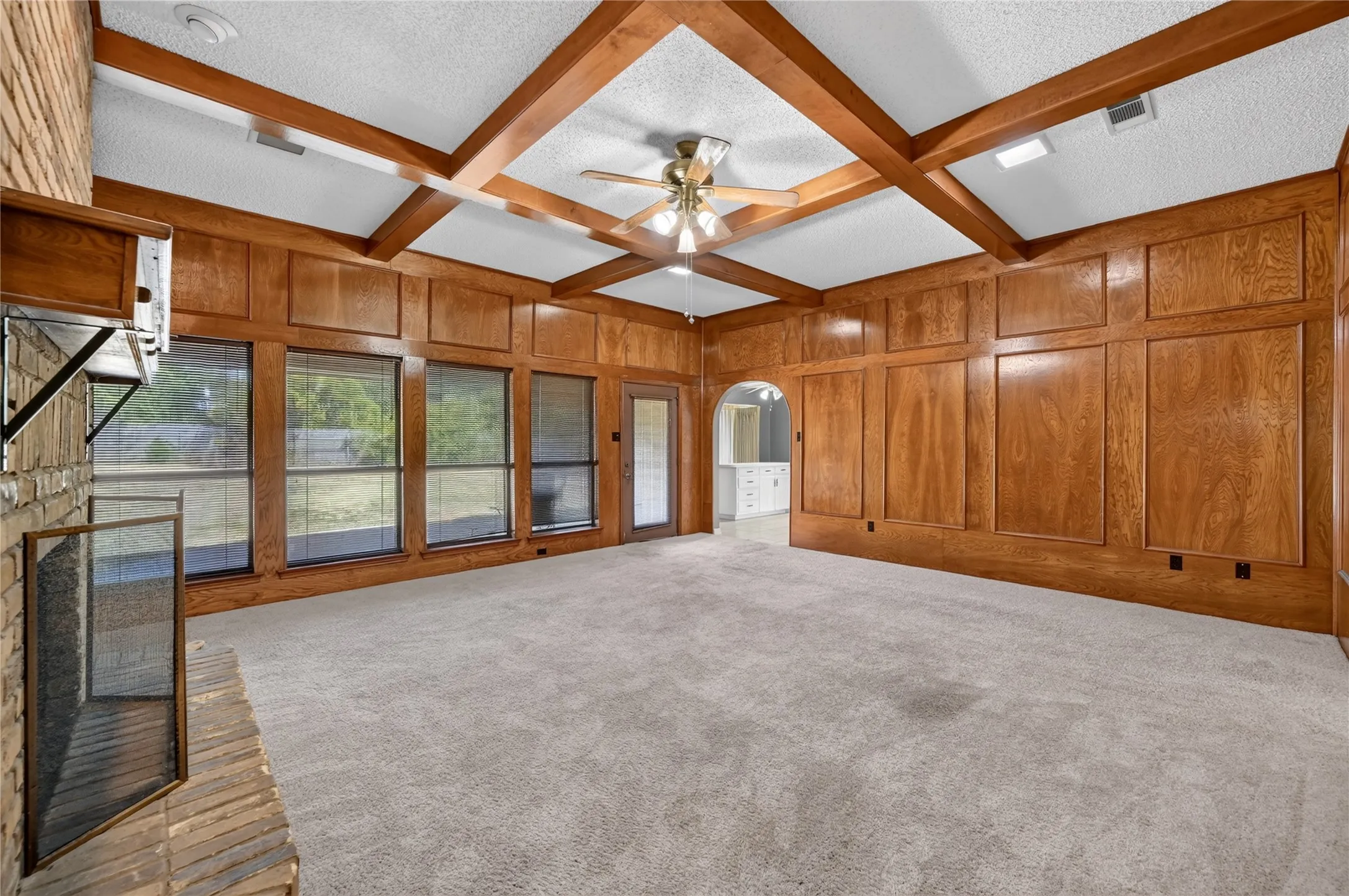 Single Family Residence For Rent in Dallas County , 1226 Ranch Valley Drive, De Soto, Texas 75115, 4 Bedroom, 3 Bathroom, 2 Garage spaces, 2,681 Sqft, built in 1978, mls#21362567, Real Estate Agent in De Soto, Homes For Rent in Dallas county, Homes For Rent in De Soto, Realtor in De Soto Texas, Real Estate Brokerage Independent Realty Texas, Luminita Cordes Realtor