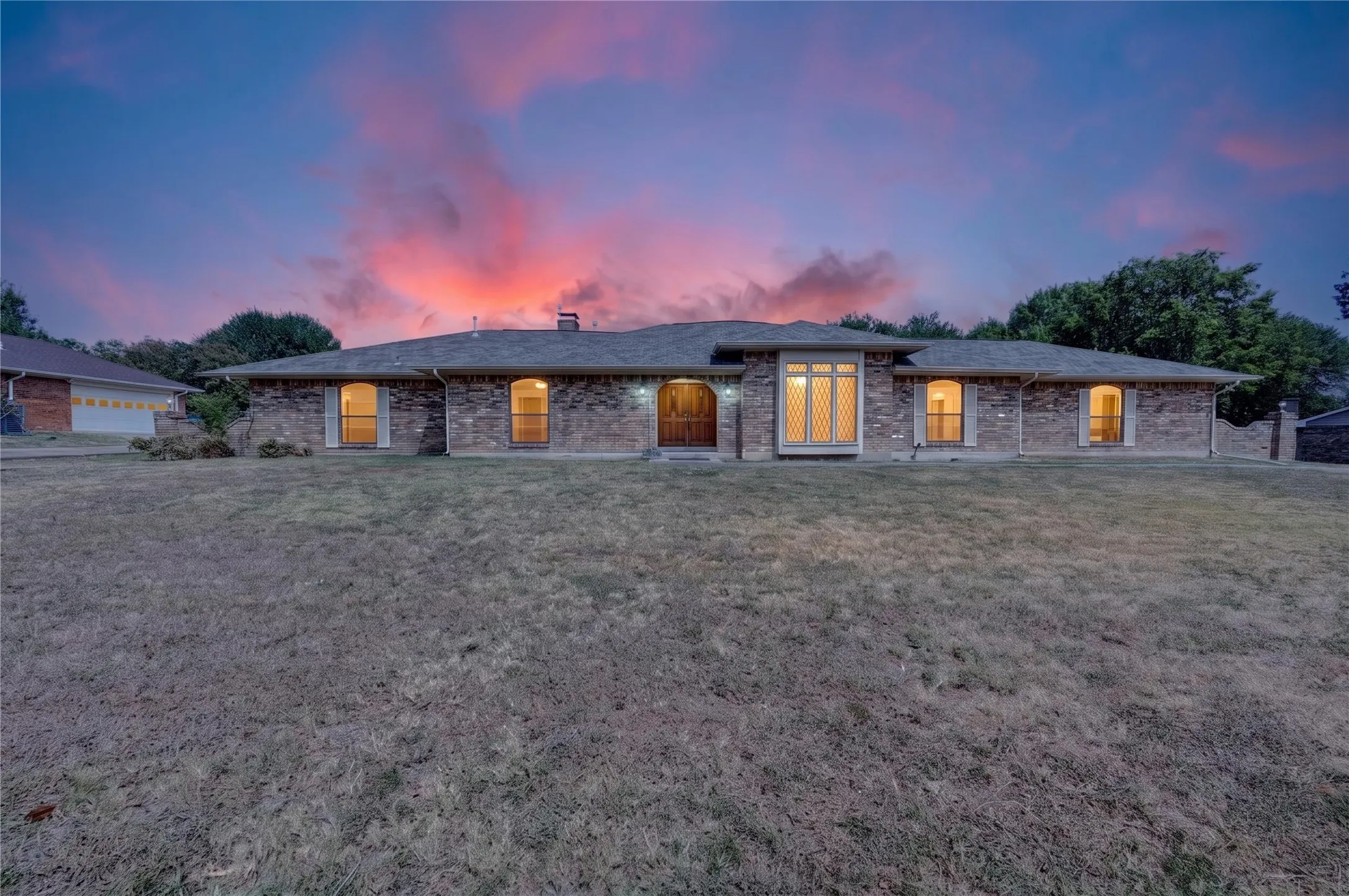 Single Family Residence For Rent in Dallas County , 1226 Ranch Valley Drive, De Soto, Texas 75115, 4 Bedroom, 3 Bathroom, 2 Garage spaces, 2,681 Sqft, built in 1978, mls#21362567, Real Estate Agent in De Soto, Homes For Rent in Dallas county, Homes For Rent in De Soto, Realtor in De Soto Texas, Real Estate Brokerage Independent Realty Texas, Luminita Cordes Realtor