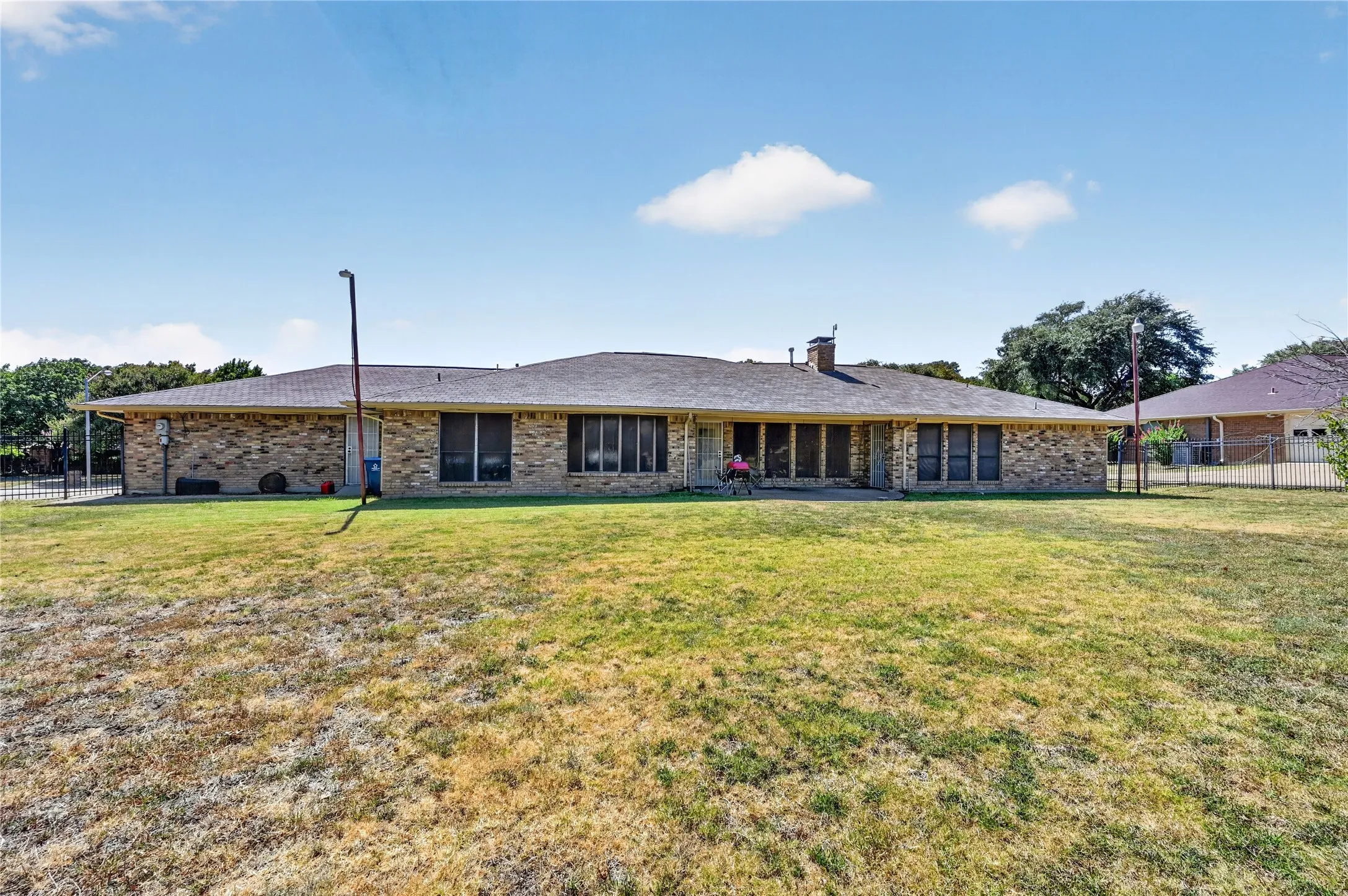 Single Family Residence For Rent in Dallas County , 1226 Ranch Valley Drive, De Soto, Texas 75115, 4 Bedroom, 3 Bathroom, 2 Garage spaces, 2,681 Sqft, built in 1978, mls#21362567, Real Estate Agent in De Soto, Homes For Rent in Dallas county, Homes For Rent in De Soto, Realtor in De Soto Texas, Real Estate Brokerage Independent Realty Texas, Luminita Cordes Realtor