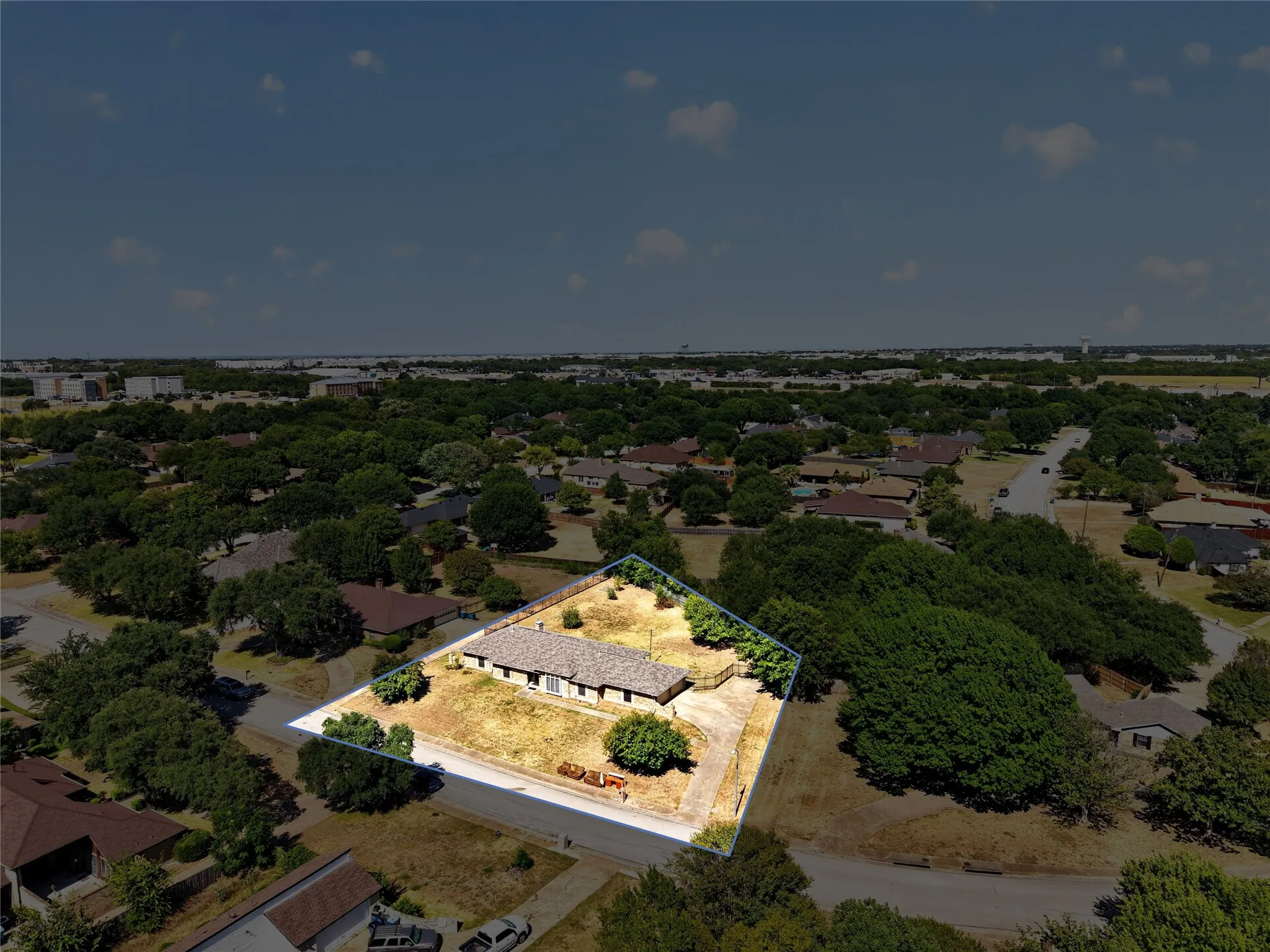 Single Family Residence For Rent in Dallas County , 1226 Ranch Valley Drive, De Soto, Texas 75115, 4 Bedroom, 3 Bathroom, 2 Garage spaces, 2,681 Sqft, built in 1978, mls#21362567, Real Estate Agent in De Soto, Homes For Rent in Dallas county, Homes For Rent in De Soto, Realtor in De Soto Texas, Real Estate Brokerage Independent Realty Texas, Luminita Cordes Realtor