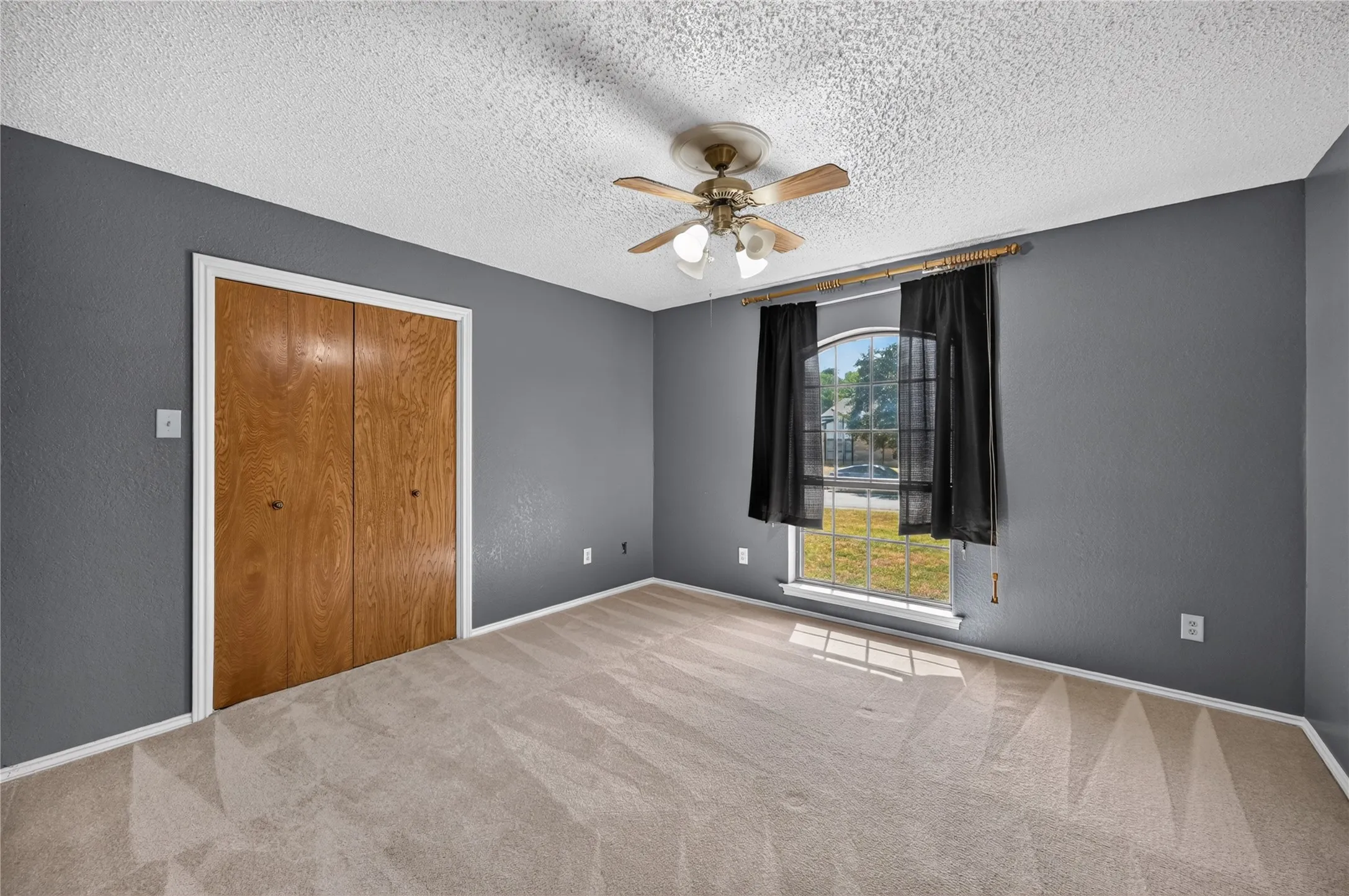 Single Family Residence For Rent in Dallas County , 1226 Ranch Valley Drive, De Soto, Texas 75115, 4 Bedroom, 3 Bathroom, 2 Garage spaces, 2,681 Sqft, built in 1978, mls#21362567, Real Estate Agent in De Soto, Homes For Rent in Dallas county, Homes For Rent in De Soto, Realtor in De Soto Texas, Real Estate Brokerage Independent Realty Texas, Luminita Cordes Realtor