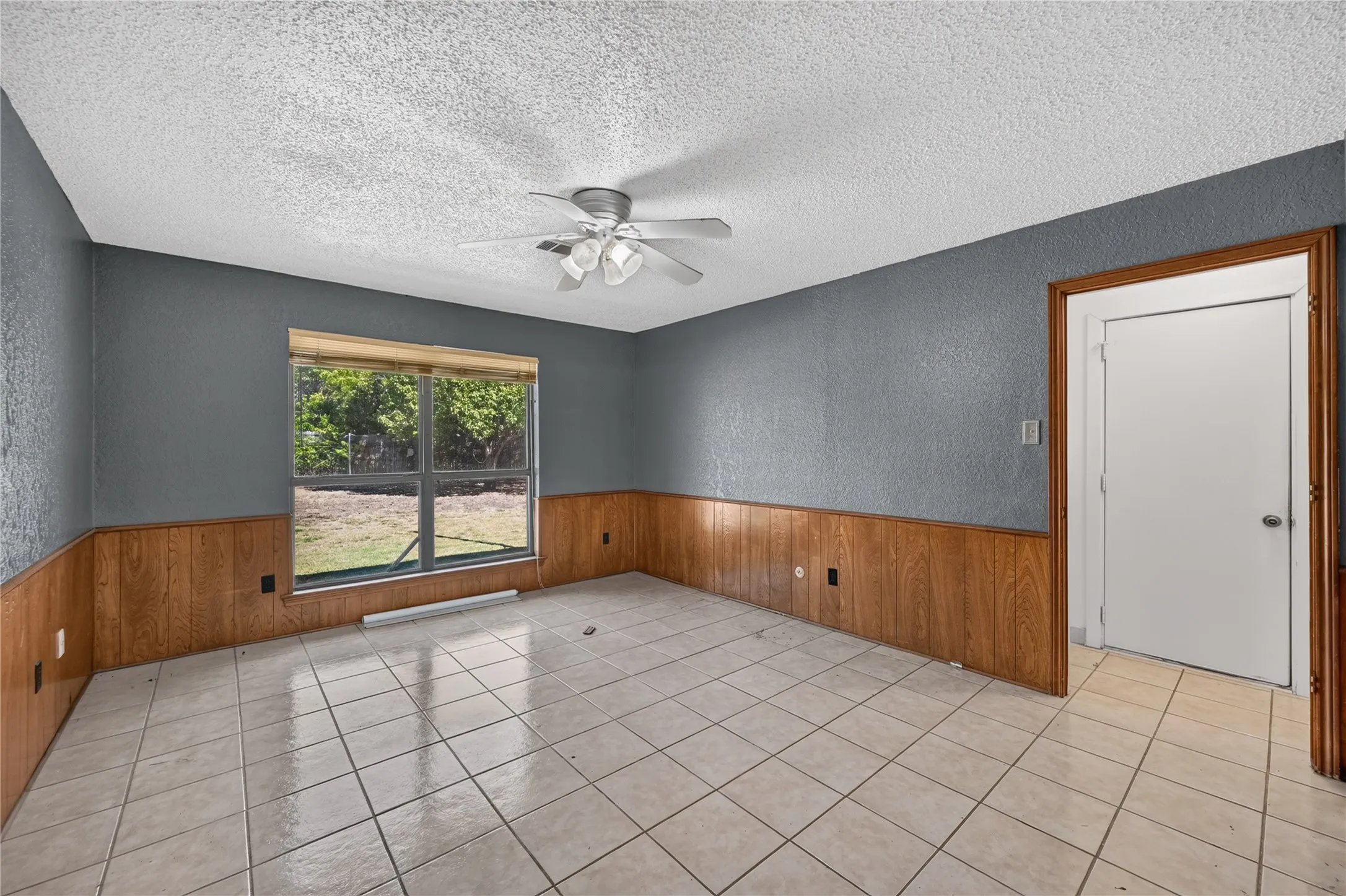 Single Family Residence For Rent in Dallas County , 1226 Ranch Valley Drive, De Soto, Texas 75115, 4 Bedroom, 3 Bathroom, 2 Garage spaces, 2,681 Sqft, built in 1978, mls#21362567, Real Estate Agent in De Soto, Homes For Rent in Dallas county, Homes For Rent in De Soto, Realtor in De Soto Texas, Real Estate Brokerage Independent Realty Texas, Luminita Cordes Realtor