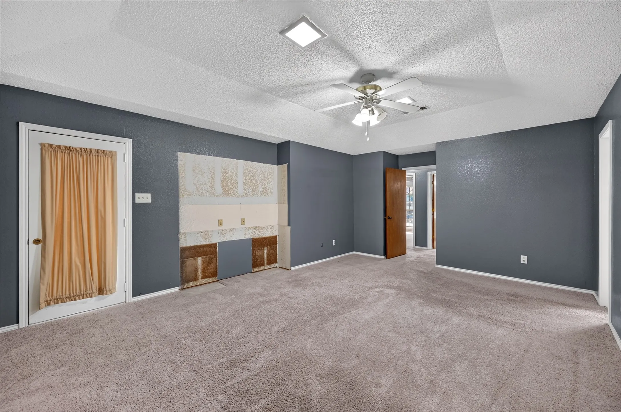 Single Family Residence For Rent in Dallas County , 1226 Ranch Valley Drive, De Soto, Texas 75115, 4 Bedroom, 3 Bathroom, 2 Garage spaces, 2,681 Sqft, built in 1978, mls#21362567, Real Estate Agent in De Soto, Homes For Rent in Dallas county, Homes For Rent in De Soto, Realtor in De Soto Texas, Real Estate Brokerage Independent Realty Texas, Luminita Cordes Realtor