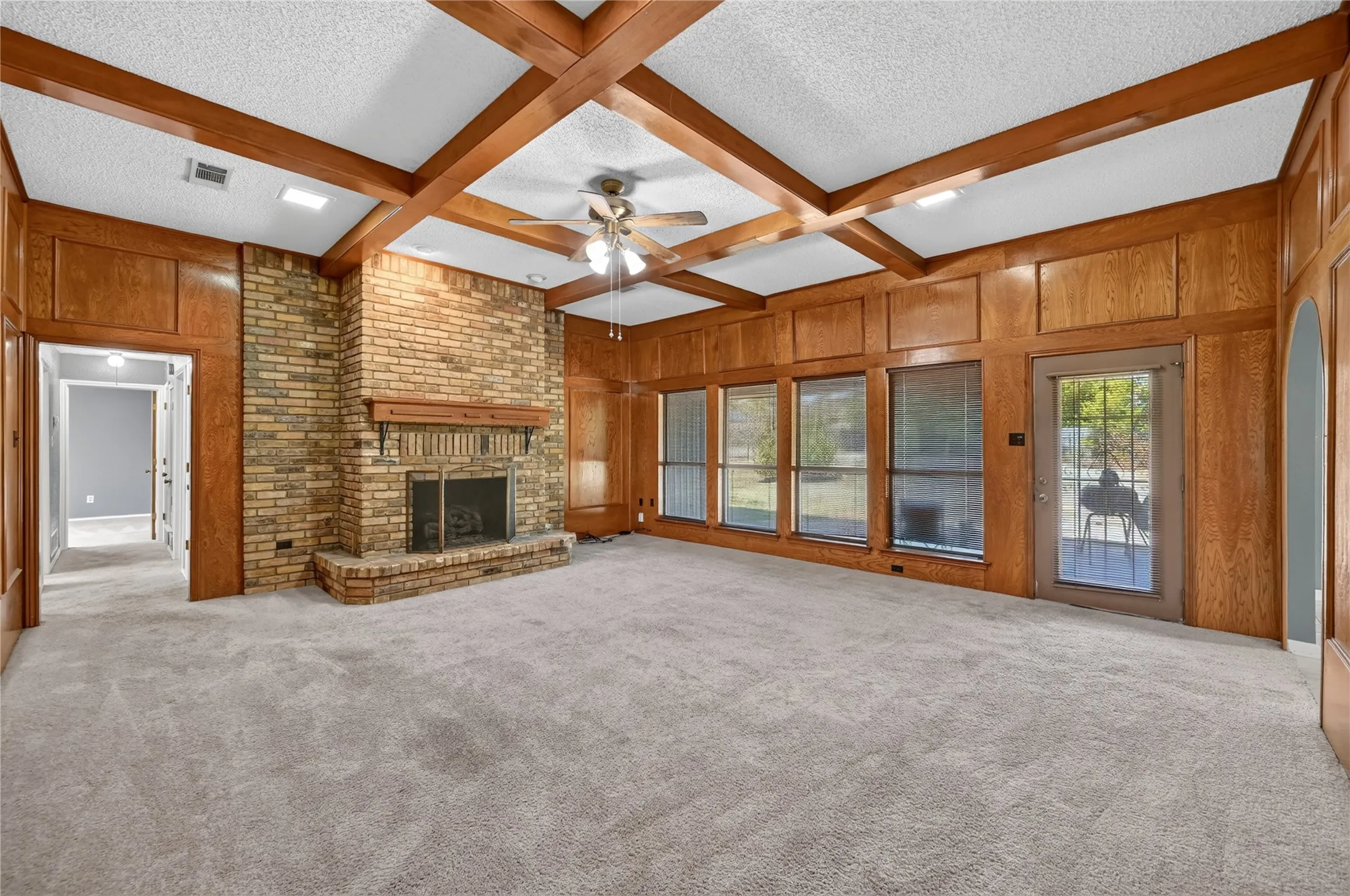 Single Family Residence For Rent in Dallas County , 1226 Ranch Valley Drive, De Soto, Texas 75115, 4 Bedroom, 3 Bathroom, 2 Garage spaces, 2,681 Sqft, built in 1978, mls#21362567, Real Estate Agent in De Soto, Homes For Rent in Dallas county, Homes For Rent in De Soto, Realtor in De Soto Texas, Real Estate Brokerage Independent Realty Texas, Luminita Cordes Realtor
