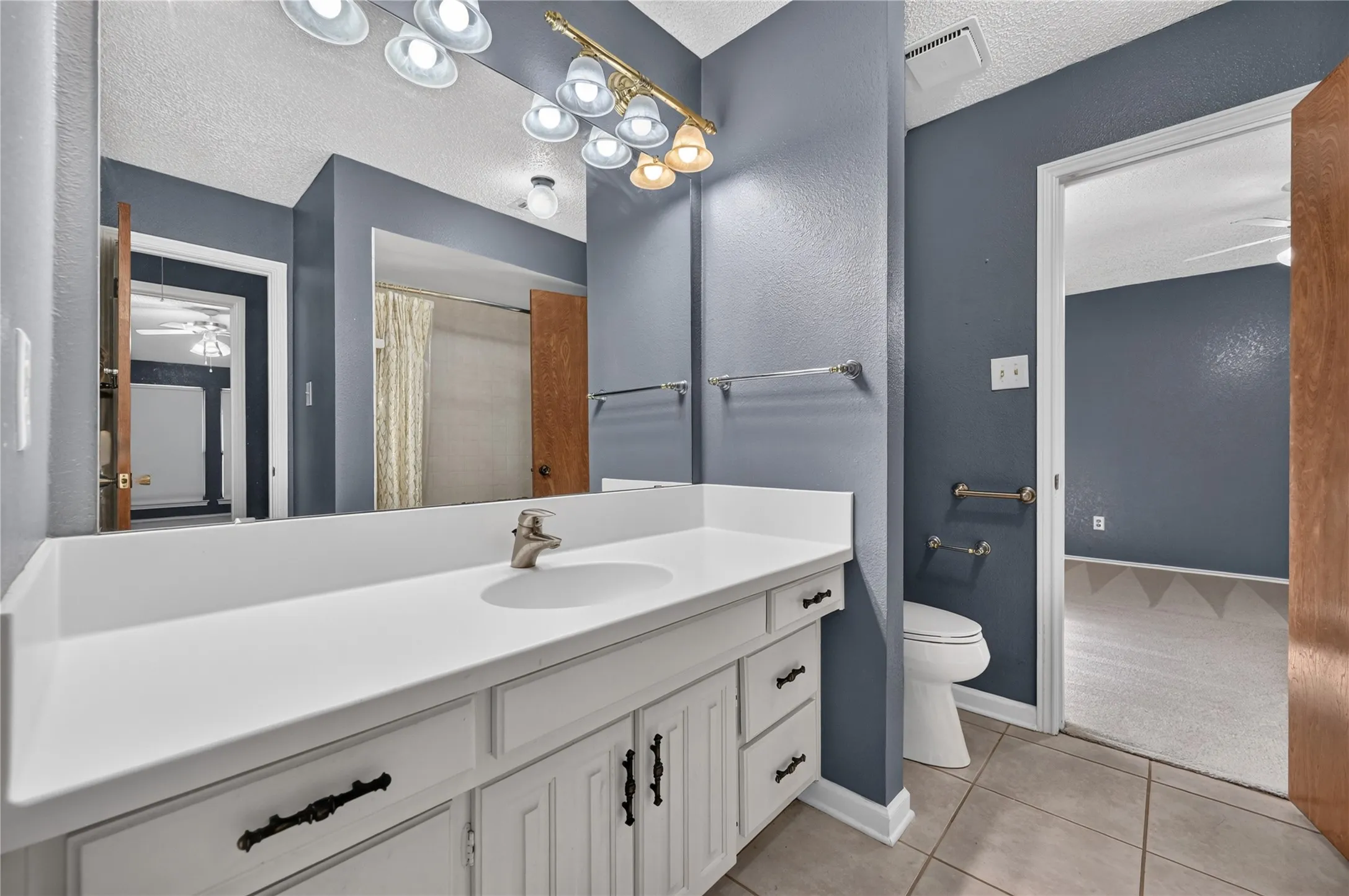 Single Family Residence For Rent in Dallas County , 1226 Ranch Valley Drive, De Soto, Texas 75115, 4 Bedroom, 3 Bathroom, 2 Garage spaces, 2,681 Sqft, built in 1978, mls#21362567, Real Estate Agent in De Soto, Homes For Rent in Dallas county, Homes For Rent in De Soto, Realtor in De Soto Texas, Real Estate Brokerage Independent Realty Texas, Luminita Cordes Realtor