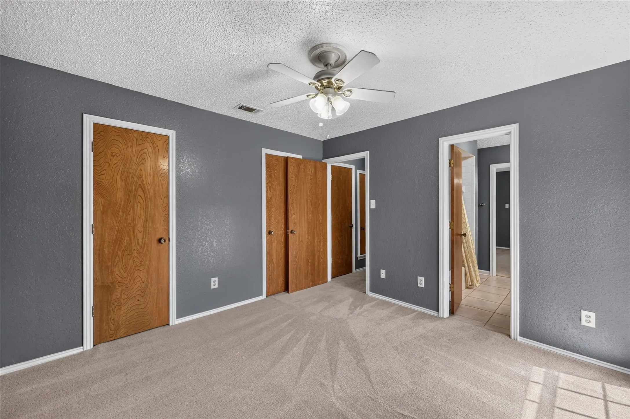Single Family Residence For Rent in Dallas County , 1226 Ranch Valley Drive, De Soto, Texas 75115, 4 Bedroom, 3 Bathroom, 2 Garage spaces, 2,681 Sqft, built in 1978, mls#21362567, Real Estate Agent in De Soto, Homes For Rent in Dallas county, Homes For Rent in De Soto, Realtor in De Soto Texas, Real Estate Brokerage Independent Realty Texas, Luminita Cordes Realtor