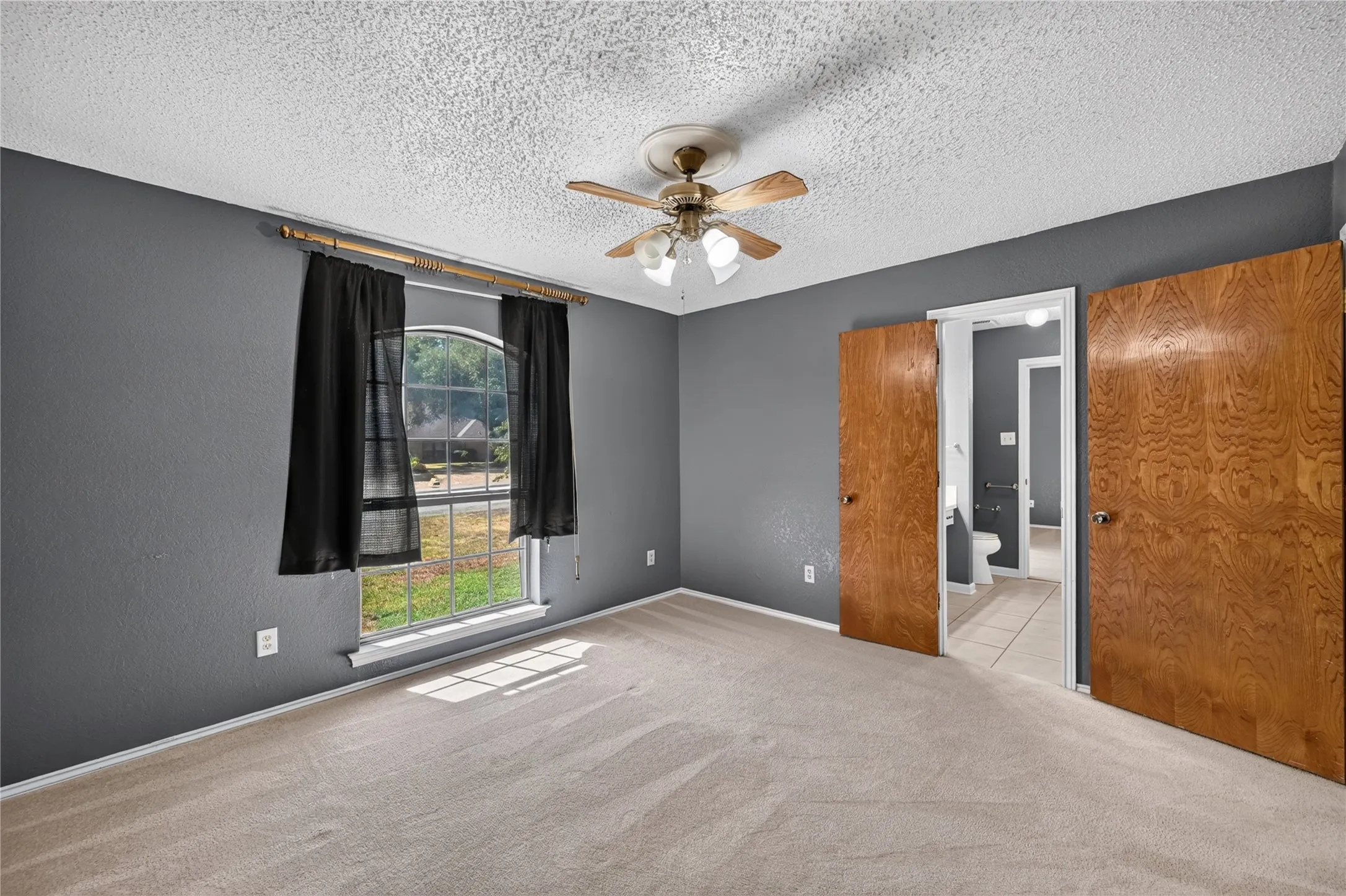 Single Family Residence For Rent in Dallas County , 1226 Ranch Valley Drive, De Soto, Texas 75115, 4 Bedroom, 3 Bathroom, 2 Garage spaces, 2,681 Sqft, built in 1978, mls#21362567, Real Estate Agent in De Soto, Homes For Rent in Dallas county, Homes For Rent in De Soto, Realtor in De Soto Texas, Real Estate Brokerage Independent Realty Texas, Luminita Cordes Realtor