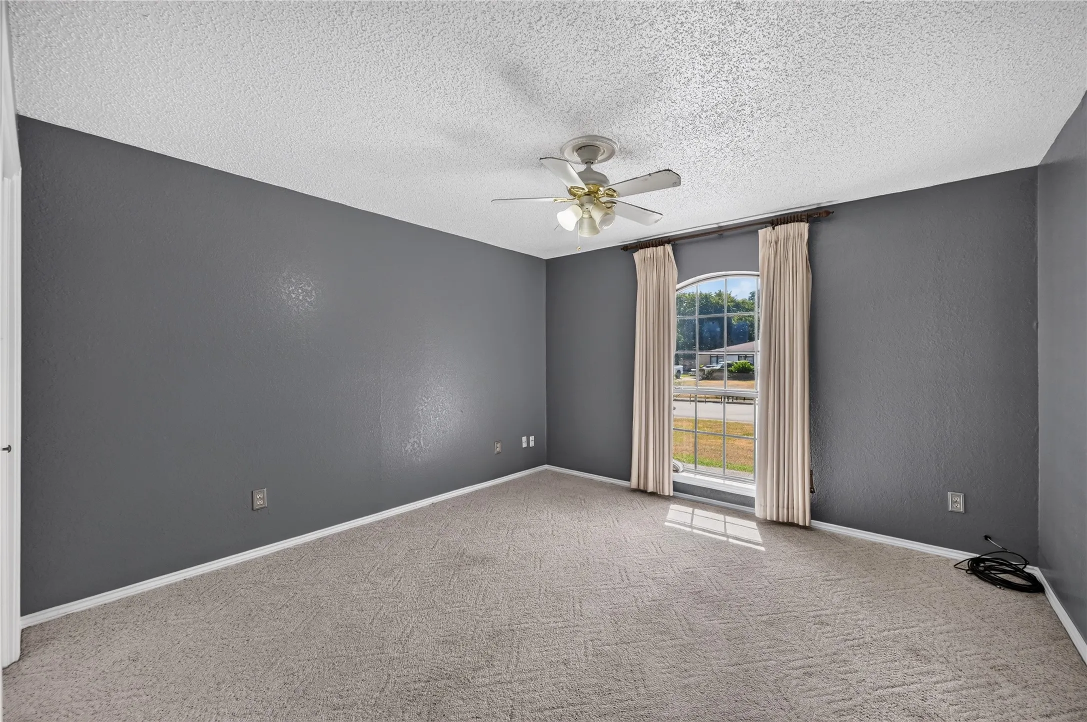 Single Family Residence For Rent in Dallas County , 1226 Ranch Valley Drive, De Soto, Texas 75115, 4 Bedroom, 3 Bathroom, 2 Garage spaces, 2,681 Sqft, built in 1978, mls#21362567, Real Estate Agent in De Soto, Homes For Rent in Dallas county, Homes For Rent in De Soto, Realtor in De Soto Texas, Real Estate Brokerage Independent Realty Texas, Luminita Cordes Realtor