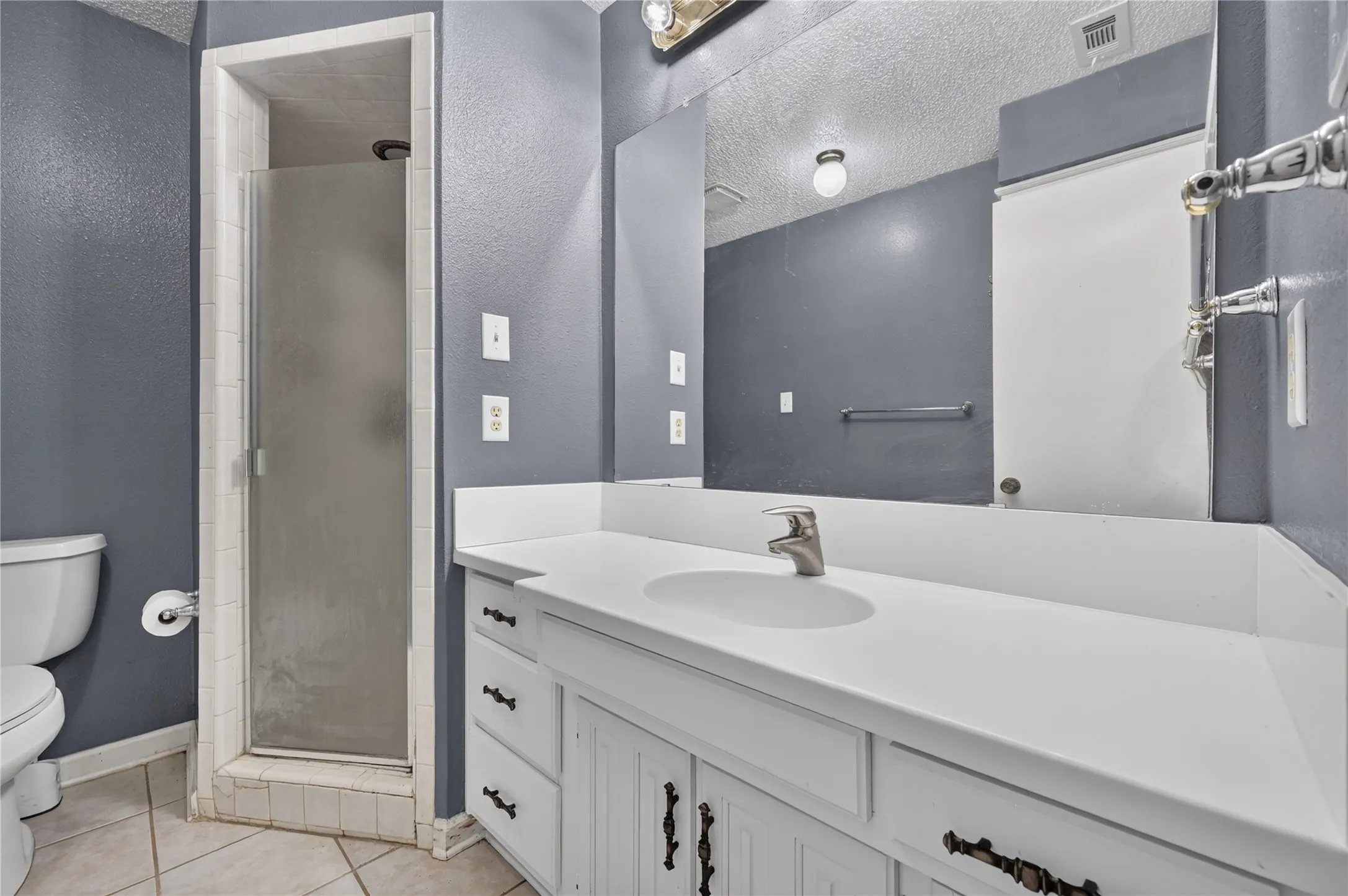 Single Family Residence For Rent in Dallas County , 1226 Ranch Valley Drive, De Soto, Texas 75115, 4 Bedroom, 3 Bathroom, 2 Garage spaces, 2,681 Sqft, built in 1978, mls#21362567, Real Estate Agent in De Soto, Homes For Rent in Dallas county, Homes For Rent in De Soto, Realtor in De Soto Texas, Real Estate Brokerage Independent Realty Texas, Luminita Cordes Realtor