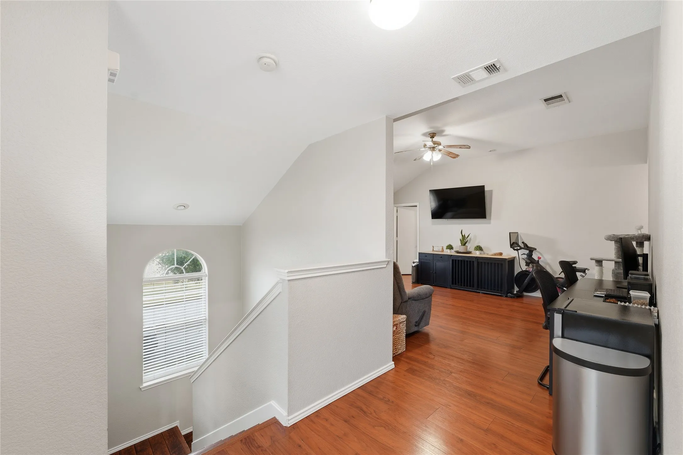 Single Family Residence For Rent in Denton County , 1720 Morning Dove, Aubrey, Texas 76227, 4 Bedroom, 3 Bathroom, 2 Garage spaces, 2,491 Sqft, built in 2004, mls#21362569, Real Estate Agent in Aubrey, Homes For Rent in Denton county, Homes For Rent in Aubrey, Realtor in Aubrey Texas, Real Estate Brokerage Independent Realty Texas, Luminita Cordes Realtor
