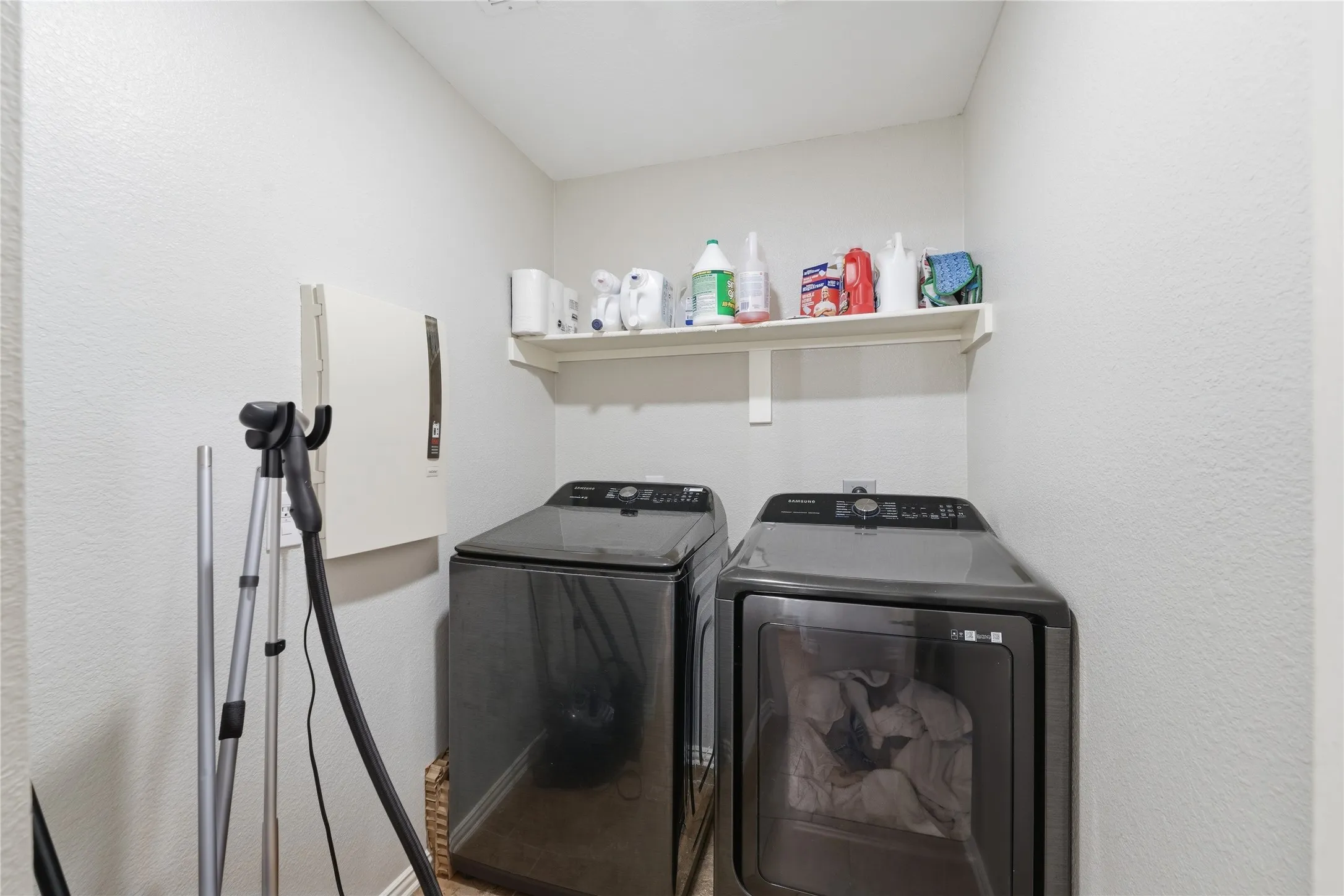 Single Family Residence For Rent in Denton County , 1720 Morning Dove, Aubrey, Texas 76227, 4 Bedroom, 3 Bathroom, 2 Garage spaces, 2,491 Sqft, built in 2004, mls#21362569, Real Estate Agent in Aubrey, Homes For Rent in Denton county, Homes For Rent in Aubrey, Realtor in Aubrey Texas, Real Estate Brokerage Independent Realty Texas, Luminita Cordes Realtor