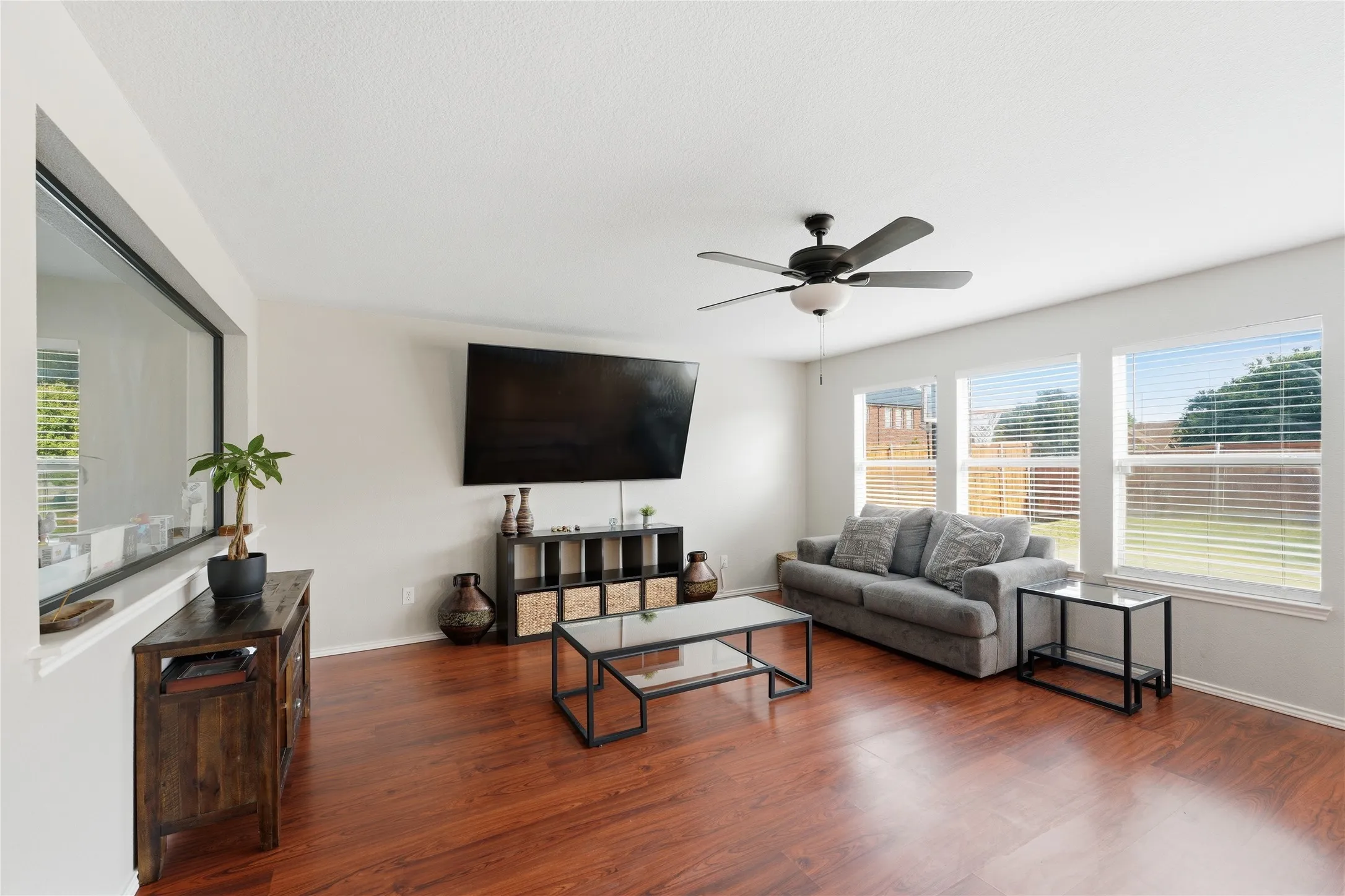 Single Family Residence For Rent in Denton County , 1720 Morning Dove, Aubrey, Texas 76227, 4 Bedroom, 3 Bathroom, 2 Garage spaces, 2,491 Sqft, built in 2004, mls#21362569, Real Estate Agent in Aubrey, Homes For Rent in Denton county, Homes For Rent in Aubrey, Realtor in Aubrey Texas, Real Estate Brokerage Independent Realty Texas, Luminita Cordes Realtor
