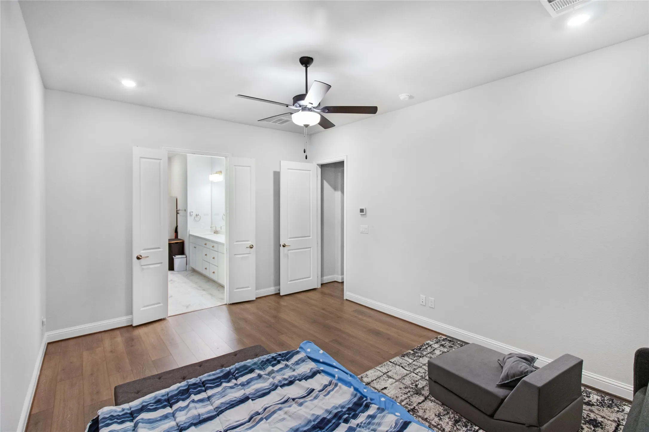 Wood-finish flooring with a ceiling fan