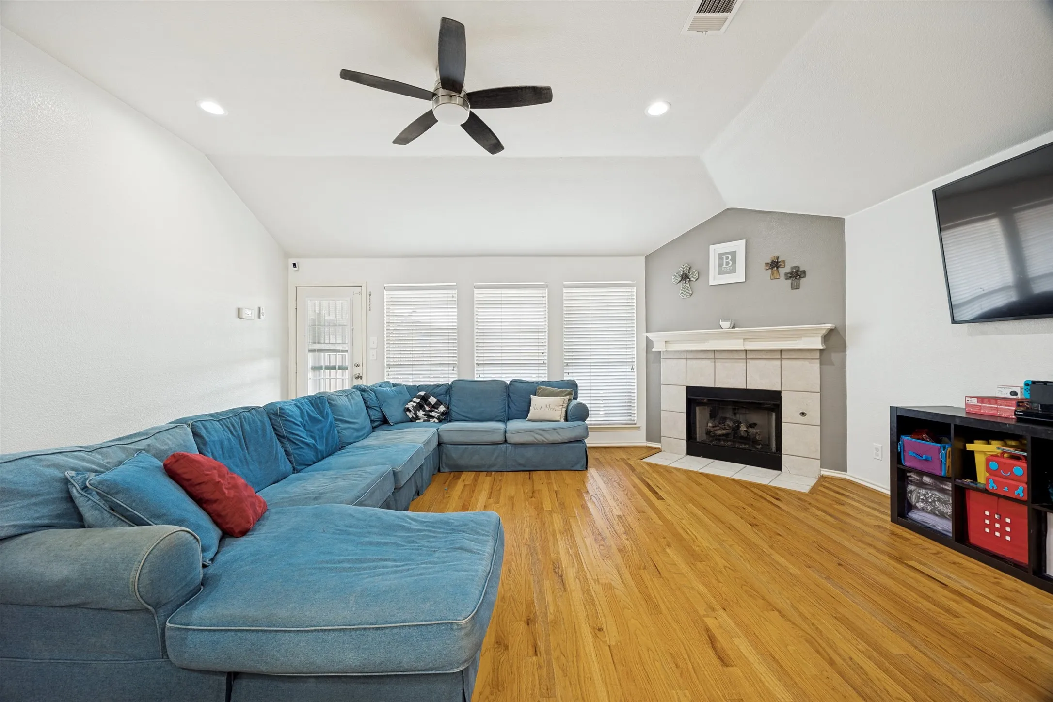 Single Family Residence For Sale in Collin County , 205 Arborview Drive, Wylie, Texas 75098, 3 Bedroom, 2 Bathroom, 2 Garage spaces, 1,703 Sqft, built in 2000, mls#21358558, Real Estate Agent in Wylie, Homes For Sale in Collin county, Homes For Sale in Wylie, Realtor in Wylie Texas, Real Estate Brokerage Independent Realty Texas, Luminita Cordes Realtor