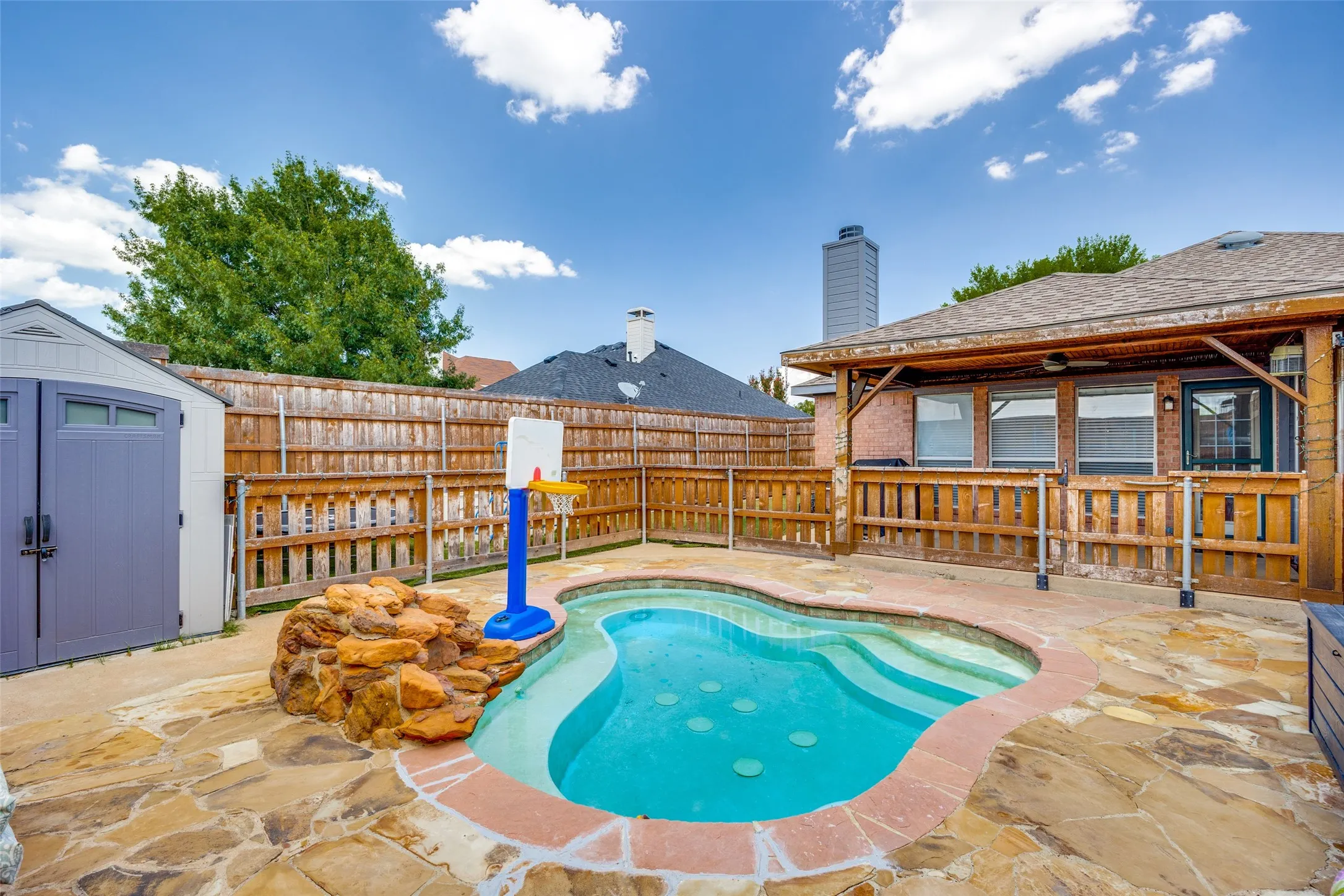 Single Family Residence For Sale in Collin County , 205 Arborview Drive, Wylie, Texas 75098, 3 Bedroom, 2 Bathroom, 2 Garage spaces, 1,703 Sqft, built in 2000, mls#21358558, Real Estate Agent in Wylie, Homes For Sale in Collin county, Homes For Sale in Wylie, Realtor in Wylie Texas, Real Estate Brokerage Independent Realty Texas, Luminita Cordes Realtor
