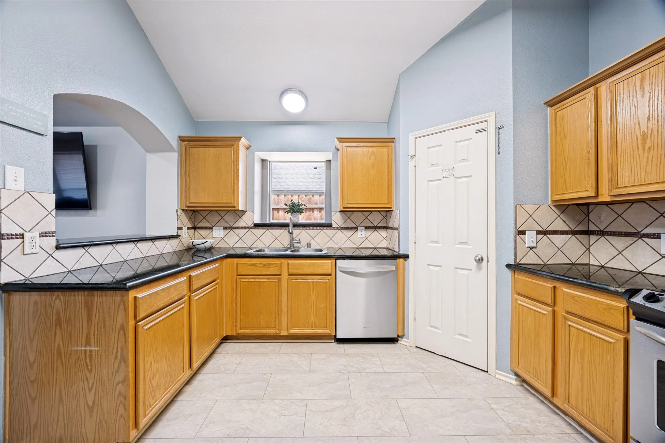 Single Family Residence For Sale in Collin County , 205 Arborview Drive, Wylie, Texas 75098, 3 Bedroom, 2 Bathroom, 2 Garage spaces, 1,703 Sqft, built in 2000, mls#21358558, Real Estate Agent in Wylie, Homes For Sale in Collin county, Homes For Sale in Wylie, Realtor in Wylie Texas, Real Estate Brokerage Independent Realty Texas, Luminita Cordes Realtor