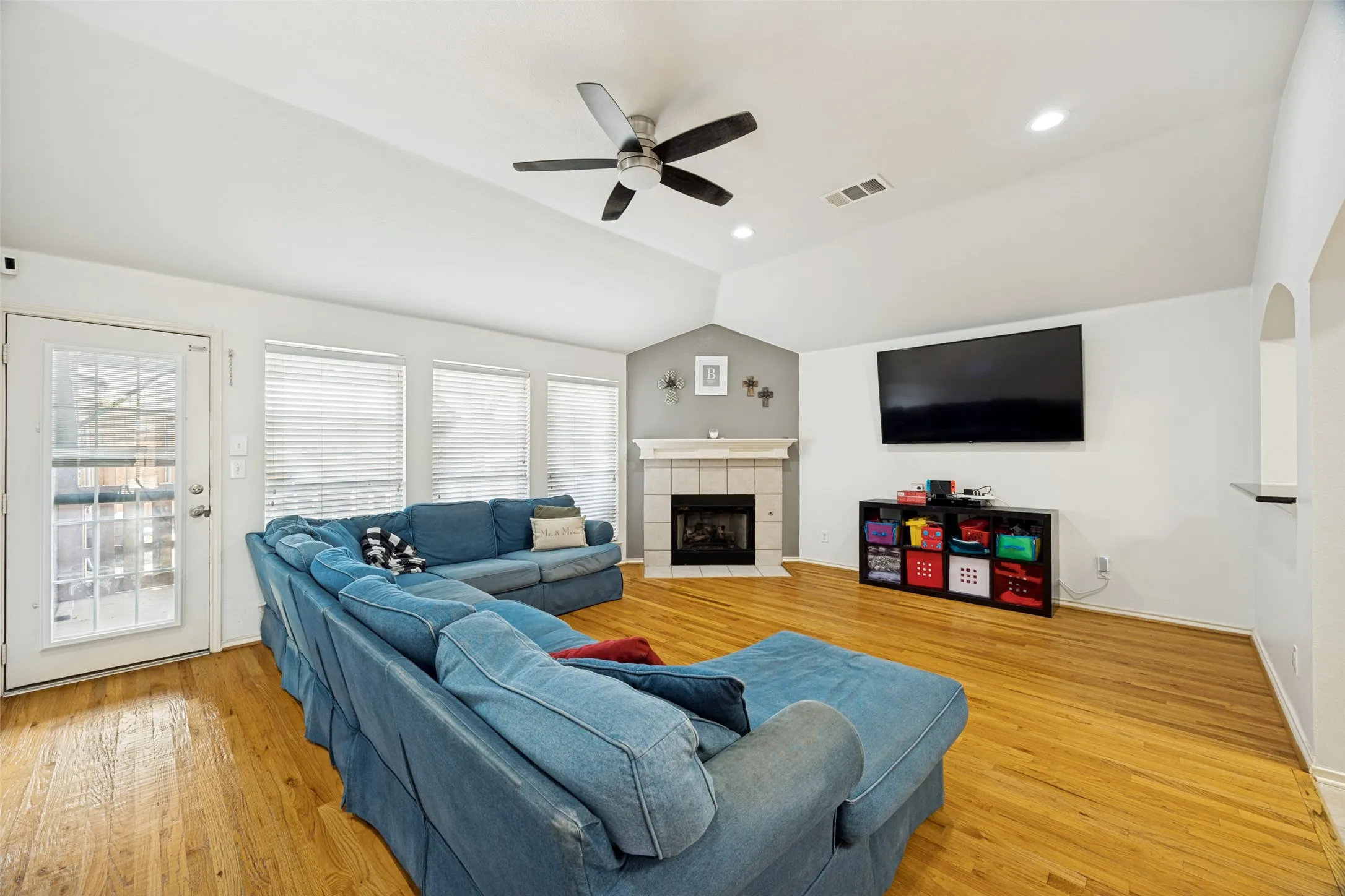 Single Family Residence For Sale in Collin County , 205 Arborview Drive, Wylie, Texas 75098, 3 Bedroom, 2 Bathroom, 2 Garage spaces, 1,703 Sqft, built in 2000, mls#21358558, Real Estate Agent in Wylie, Homes For Sale in Collin county, Homes For Sale in Wylie, Realtor in Wylie Texas, Real Estate Brokerage Independent Realty Texas, Luminita Cordes Realtor