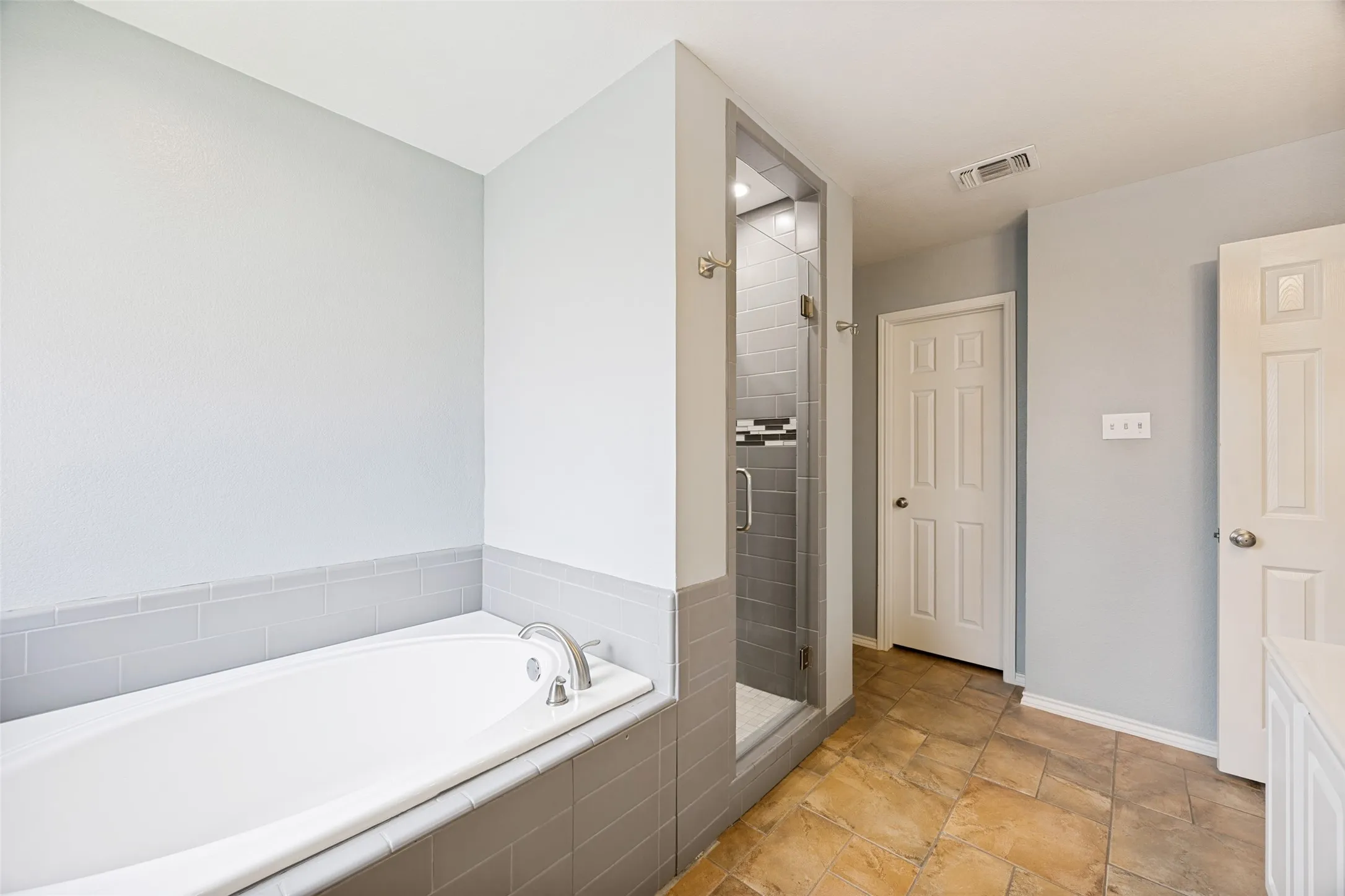 Single Family Residence For Sale in Collin County , 205 Arborview Drive, Wylie, Texas 75098, 3 Bedroom, 2 Bathroom, 2 Garage spaces, 1,703 Sqft, built in 2000, mls#21358558, Real Estate Agent in Wylie, Homes For Sale in Collin county, Homes For Sale in Wylie, Realtor in Wylie Texas, Real Estate Brokerage Independent Realty Texas, Luminita Cordes Realtor