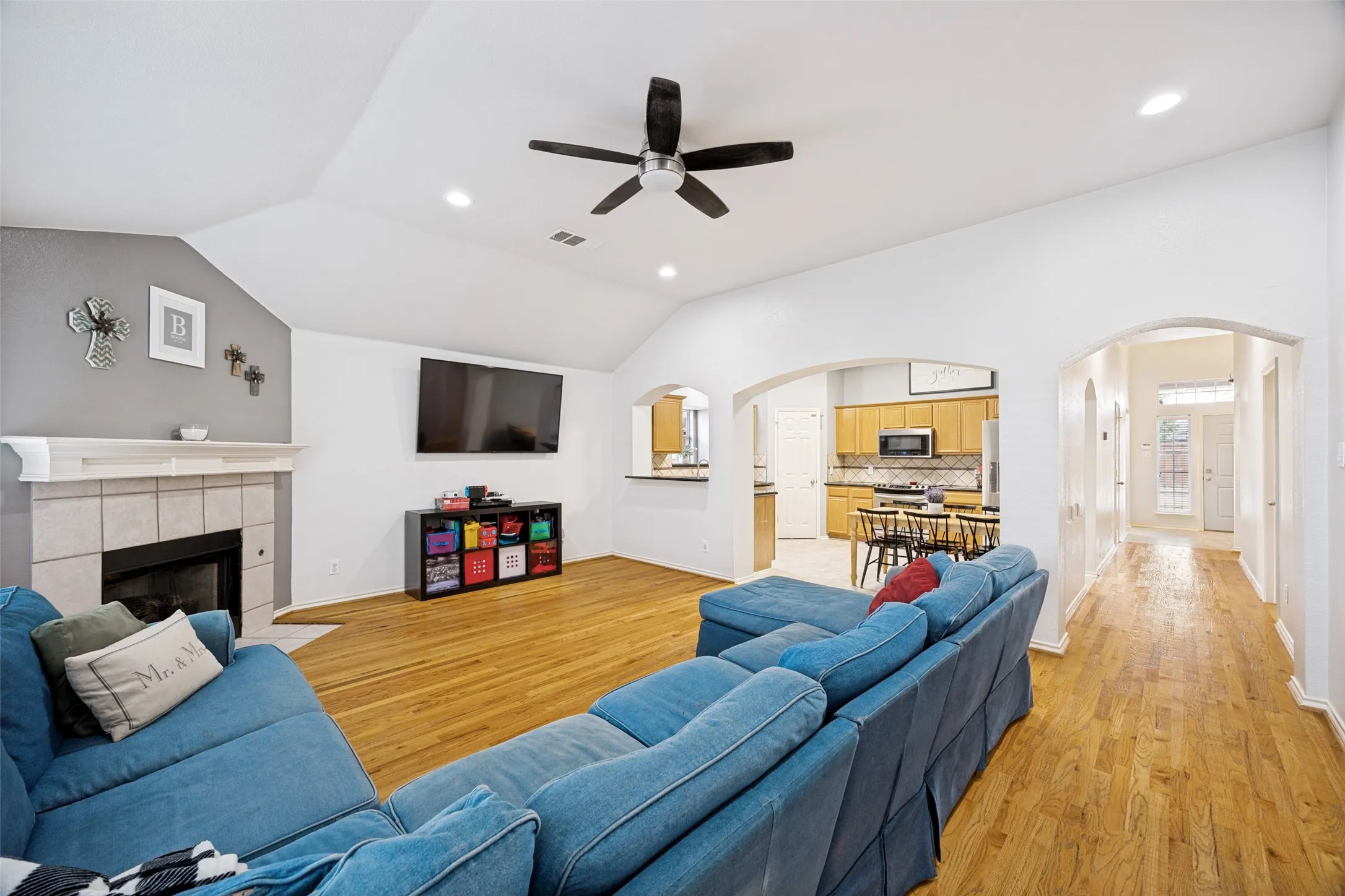 Single Family Residence For Sale in Collin County , 205 Arborview Drive, Wylie, Texas 75098, 3 Bedroom, 2 Bathroom, 2 Garage spaces, 1,703 Sqft, built in 2000, mls#21358558, Real Estate Agent in Wylie, Homes For Sale in Collin county, Homes For Sale in Wylie, Realtor in Wylie Texas, Real Estate Brokerage Independent Realty Texas, Luminita Cordes Realtor