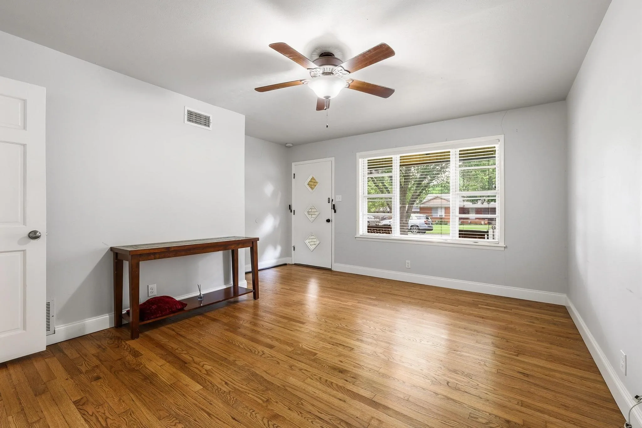Single Family Residence For Sale in Grayson County , 813 S Andrews Street, Sherman, Texas 75090, 3 Bedroom, 2 Bathroom, 2 Garage spaces, 1,983 Sqft, built in 1960, mls#21362152, Real Estate Agent in Sherman, Homes For Sale in Grayson county, Homes For Sale in Sherman, Realtor in Sherman Texas, Real Estate Brokerage Independent Realty Texas, Luminita Cordes Realtor