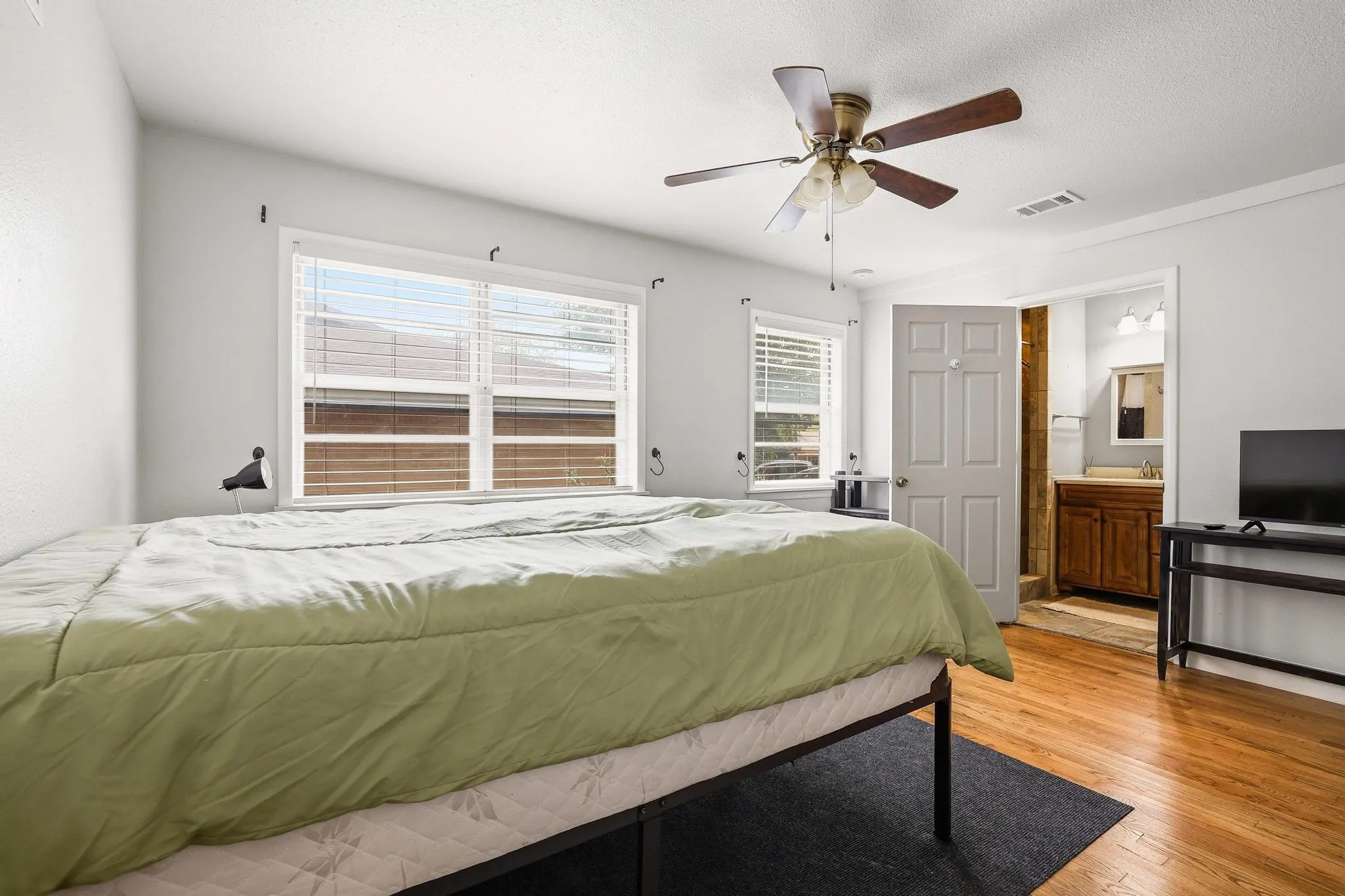 Single Family Residence For Sale in Grayson County , 813 S Andrews Street, Sherman, Texas 75090, 3 Bedroom, 2 Bathroom, 2 Garage spaces, 1,983 Sqft, built in 1960, mls#21362152, Real Estate Agent in Sherman, Homes For Sale in Grayson county, Homes For Sale in Sherman, Realtor in Sherman Texas, Real Estate Brokerage Independent Realty Texas, Luminita Cordes Realtor