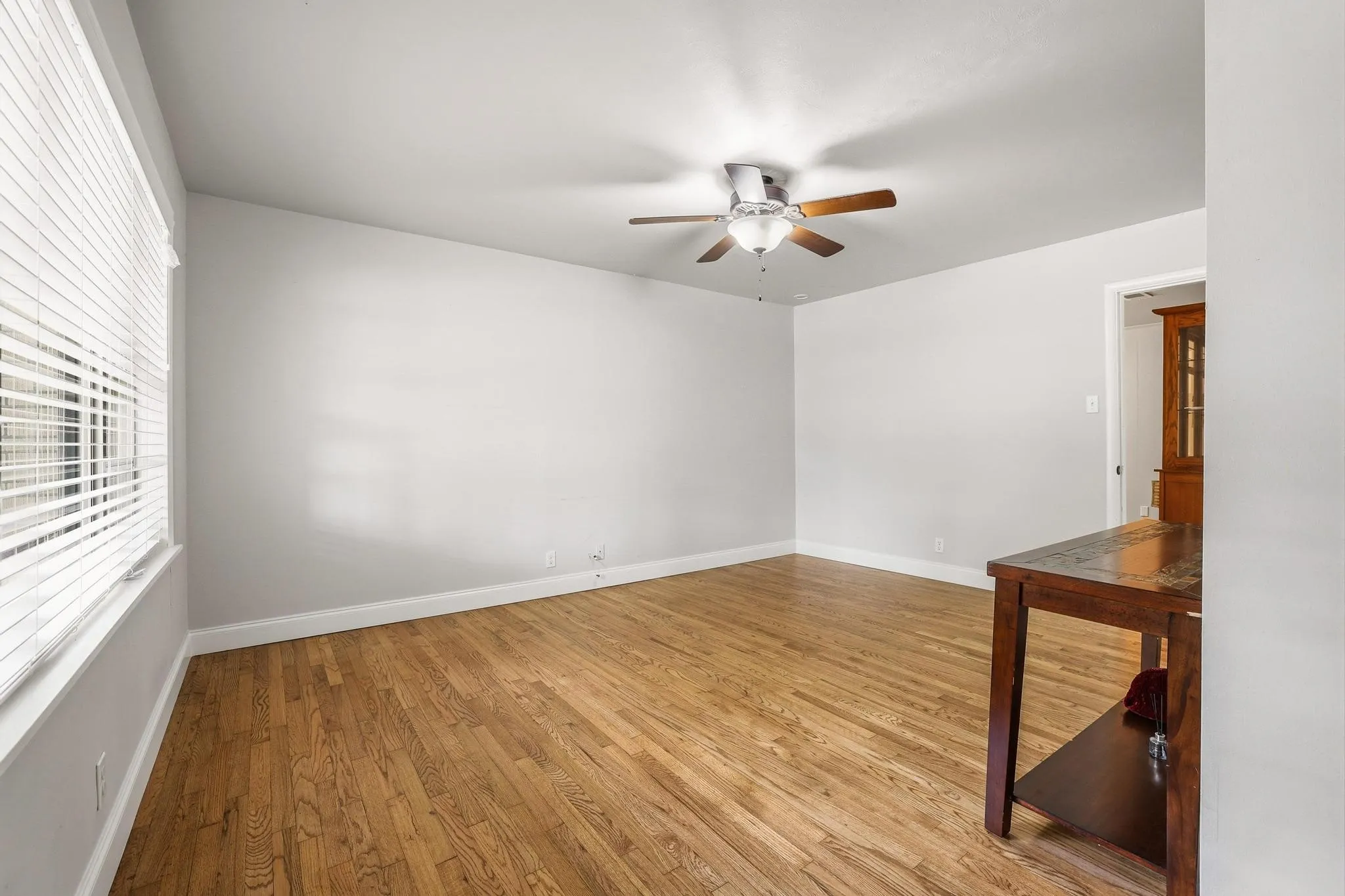 Single Family Residence For Sale in Grayson County , 813 S Andrews Street, Sherman, Texas 75090, 3 Bedroom, 2 Bathroom, 2 Garage spaces, 1,983 Sqft, built in 1960, mls#21362152, Real Estate Agent in Sherman, Homes For Sale in Grayson county, Homes For Sale in Sherman, Realtor in Sherman Texas, Real Estate Brokerage Independent Realty Texas, Luminita Cordes Realtor