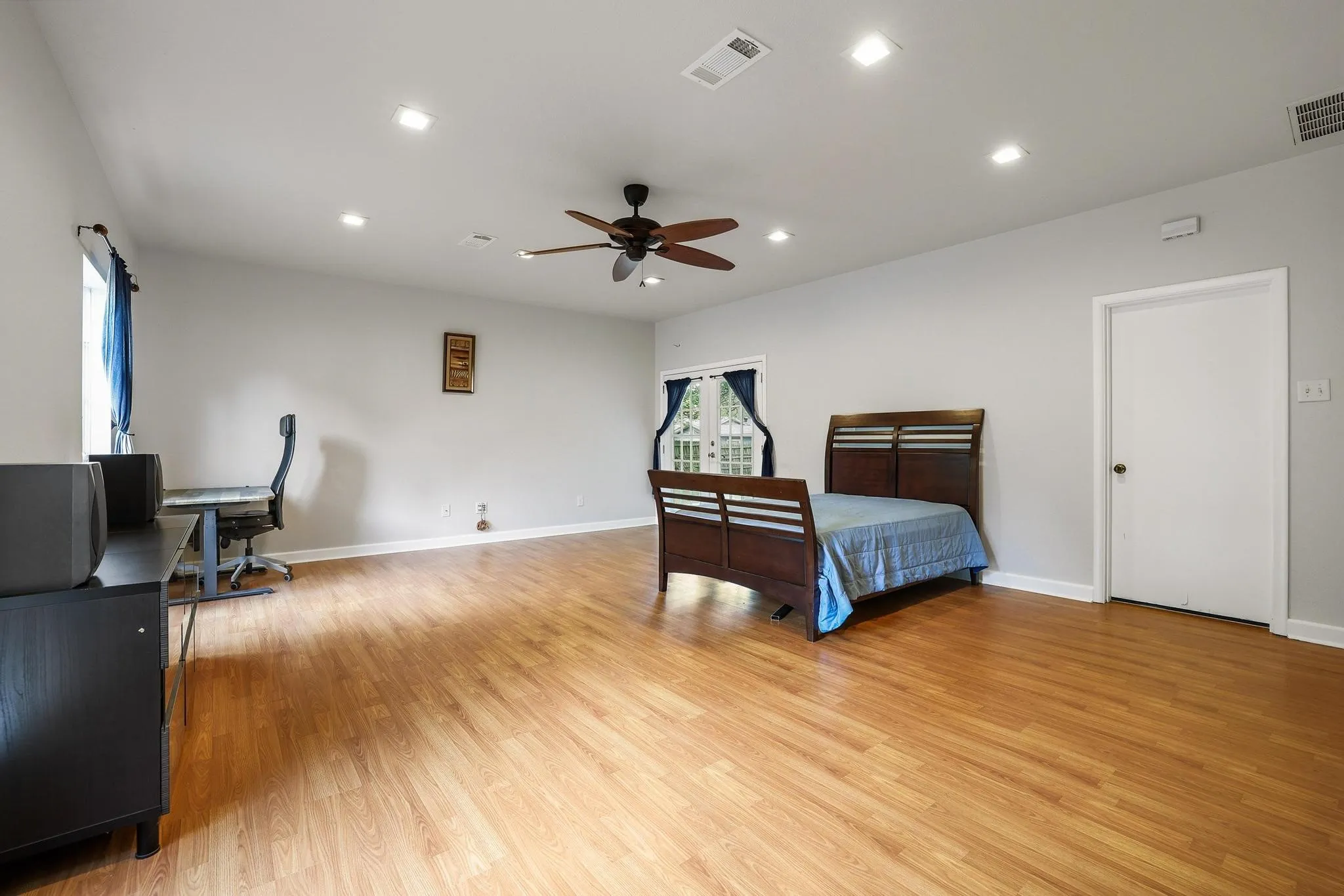 Single Family Residence For Sale in Grayson County , 813 S Andrews Street, Sherman, Texas 75090, 3 Bedroom, 2 Bathroom, 2 Garage spaces, 1,983 Sqft, built in 1960, mls#21362152, Real Estate Agent in Sherman, Homes For Sale in Grayson county, Homes For Sale in Sherman, Realtor in Sherman Texas, Real Estate Brokerage Independent Realty Texas, Luminita Cordes Realtor