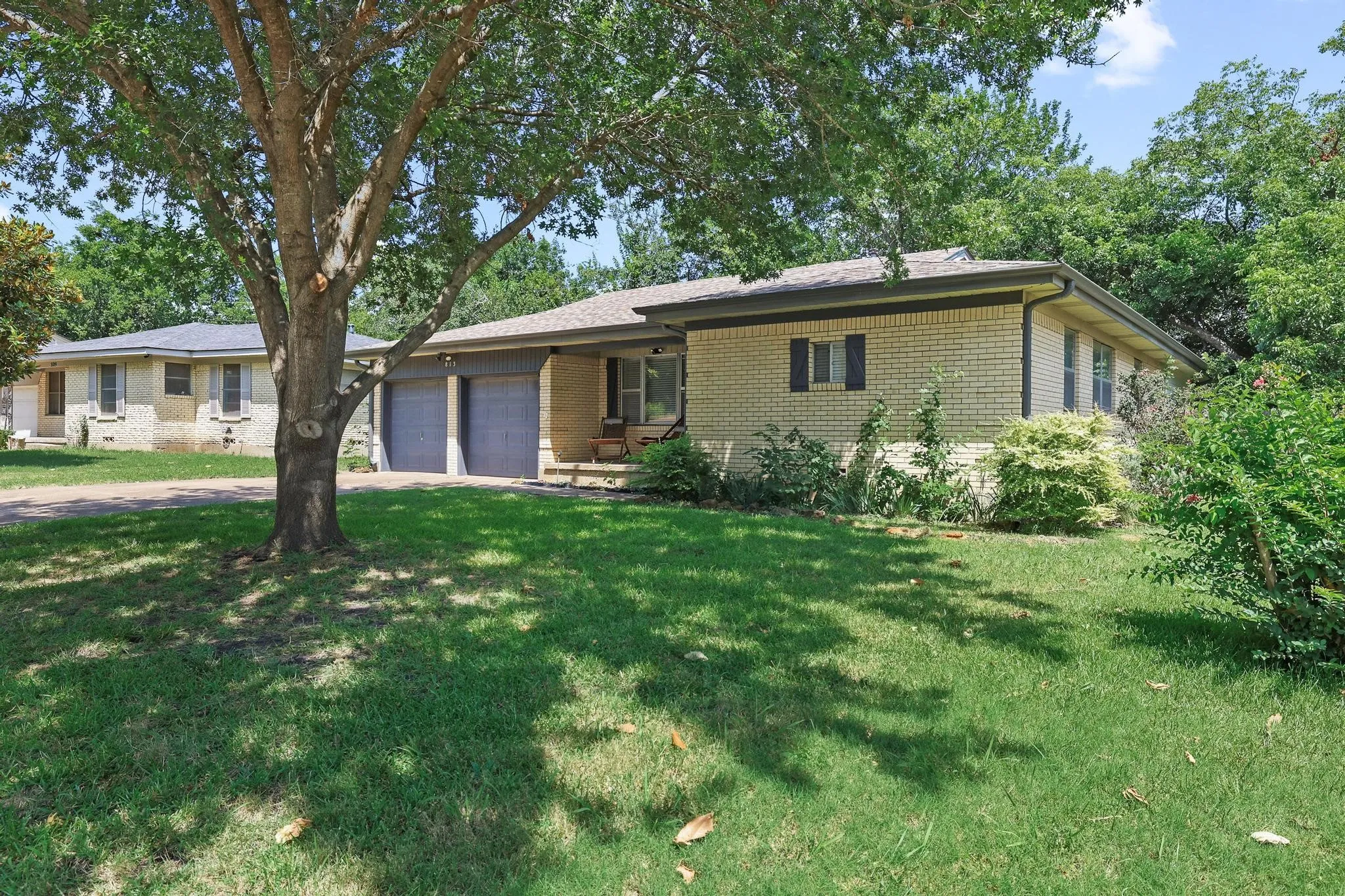 Single Family Residence For Sale in Grayson County , 813 S Andrews Street, Sherman, Texas 75090, 3 Bedroom, 2 Bathroom, 2 Garage spaces, 1,983 Sqft, built in 1960, mls#21362152, Real Estate Agent in Sherman, Homes For Sale in Grayson county, Homes For Sale in Sherman, Realtor in Sherman Texas, Real Estate Brokerage Independent Realty Texas, Luminita Cordes Realtor
