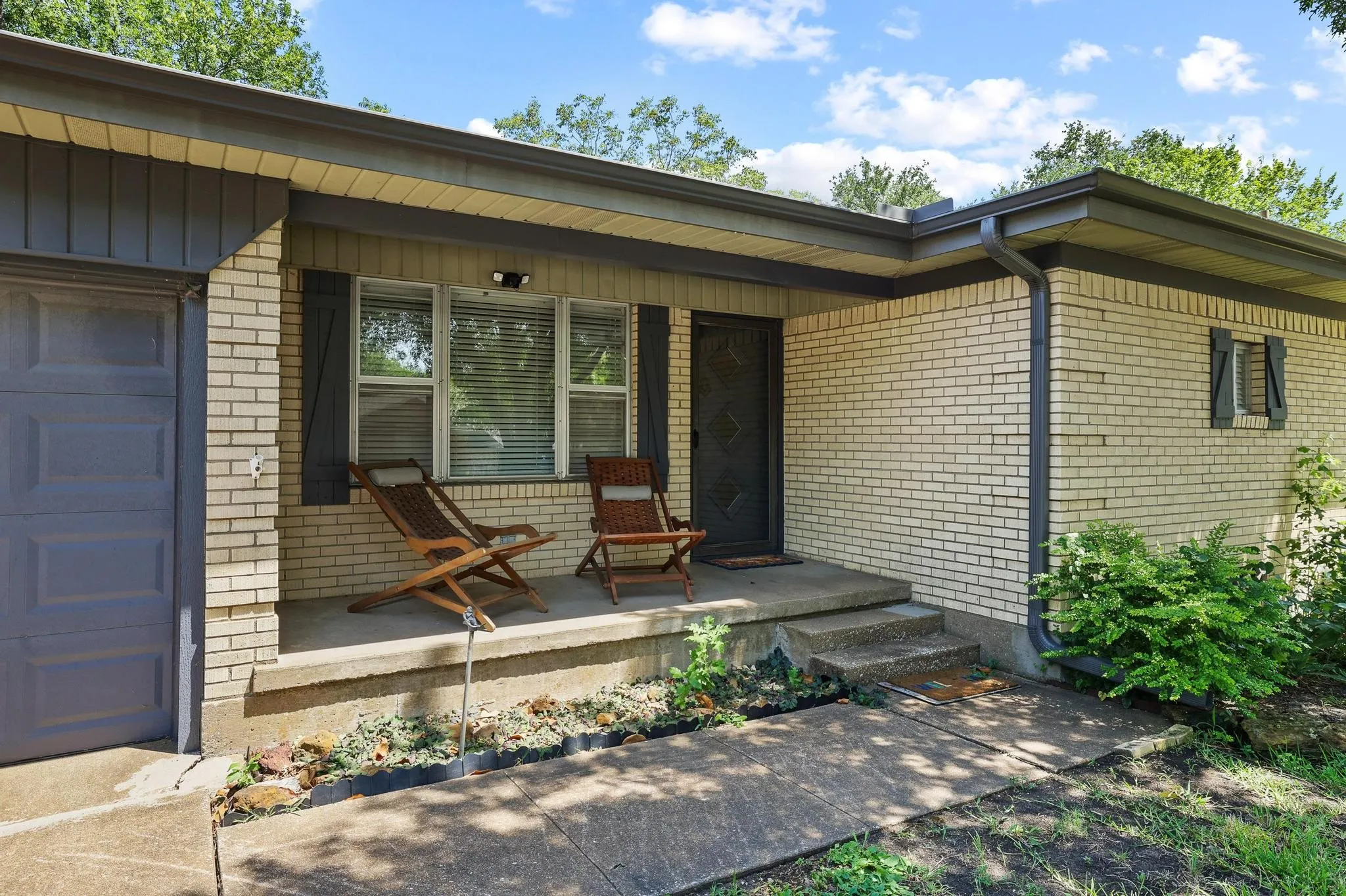 Single Family Residence For Sale in Grayson County , 813 S Andrews Street, Sherman, Texas 75090, 3 Bedroom, 2 Bathroom, 2 Garage spaces, 1,983 Sqft, built in 1960, mls#21362152, Real Estate Agent in Sherman, Homes For Sale in Grayson county, Homes For Sale in Sherman, Realtor in Sherman Texas, Real Estate Brokerage Independent Realty Texas, Luminita Cordes Realtor