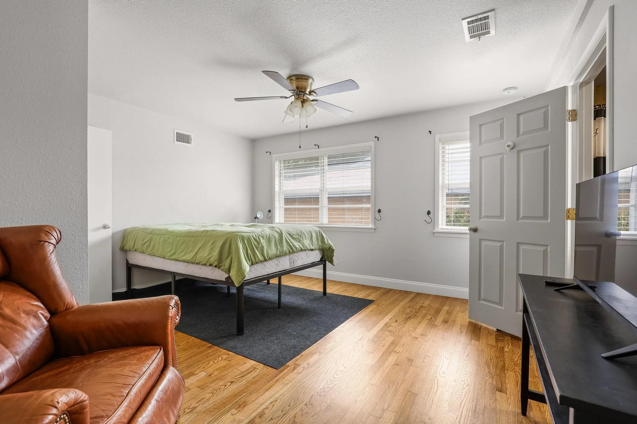 Single Family Residence For Sale in Grayson County , 813 S Andrews Street, Sherman, Texas 75090, 3 Bedroom, 2 Bathroom, 2 Garage spaces, 1,983 Sqft, built in 1960, mls#21362152, Real Estate Agent in Sherman, Homes For Sale in Grayson county, Homes For Sale in Sherman, Realtor in Sherman Texas, Real Estate Brokerage Independent Realty Texas, Luminita Cordes Realtor