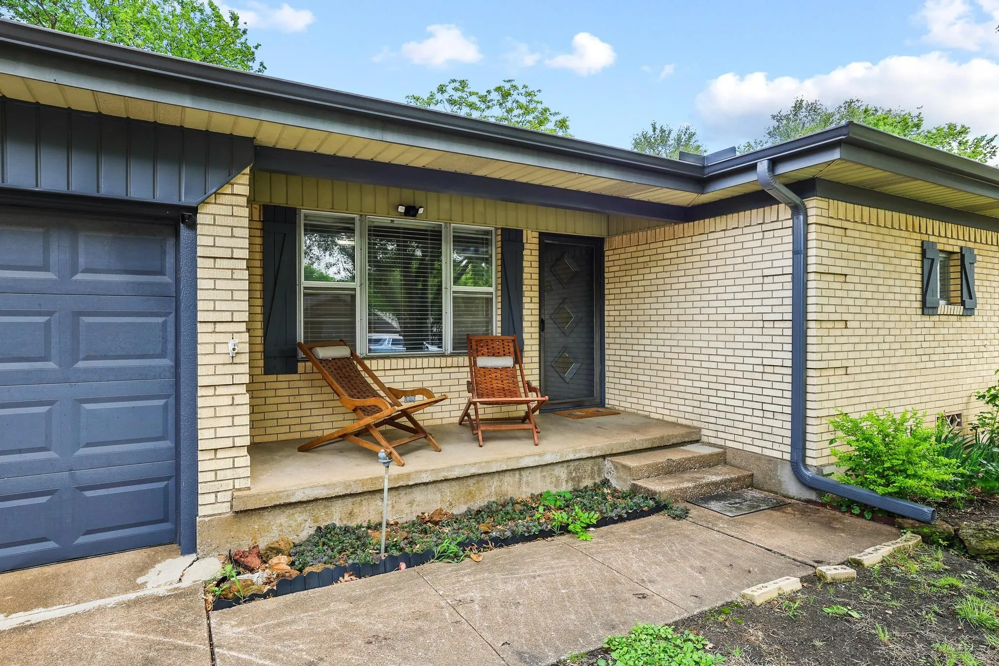 Single Family Residence For Sale in Grayson County , 813 S Andrews Street, Sherman, Texas 75090, 3 Bedroom, 2 Bathroom, 2 Garage spaces, 1,983 Sqft, built in 1960, mls#21362152, Real Estate Agent in Sherman, Homes For Sale in Grayson county, Homes For Sale in Sherman, Realtor in Sherman Texas, Real Estate Brokerage Independent Realty Texas, Luminita Cordes Realtor