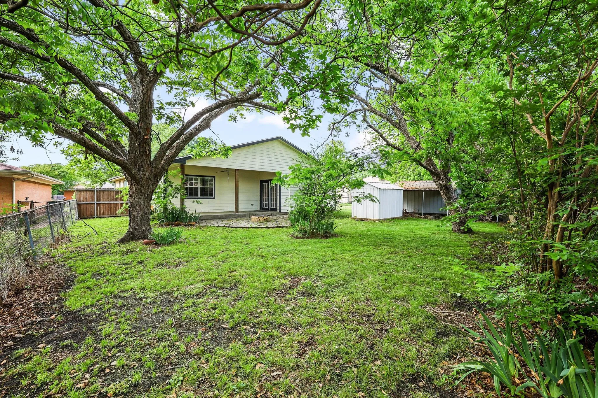 Single Family Residence For Sale in Grayson County , 813 S Andrews Street, Sherman, Texas 75090, 3 Bedroom, 2 Bathroom, 2 Garage spaces, 1,983 Sqft, built in 1960, mls#21362152, Real Estate Agent in Sherman, Homes For Sale in Grayson county, Homes For Sale in Sherman, Realtor in Sherman Texas, Real Estate Brokerage Independent Realty Texas, Luminita Cordes Realtor