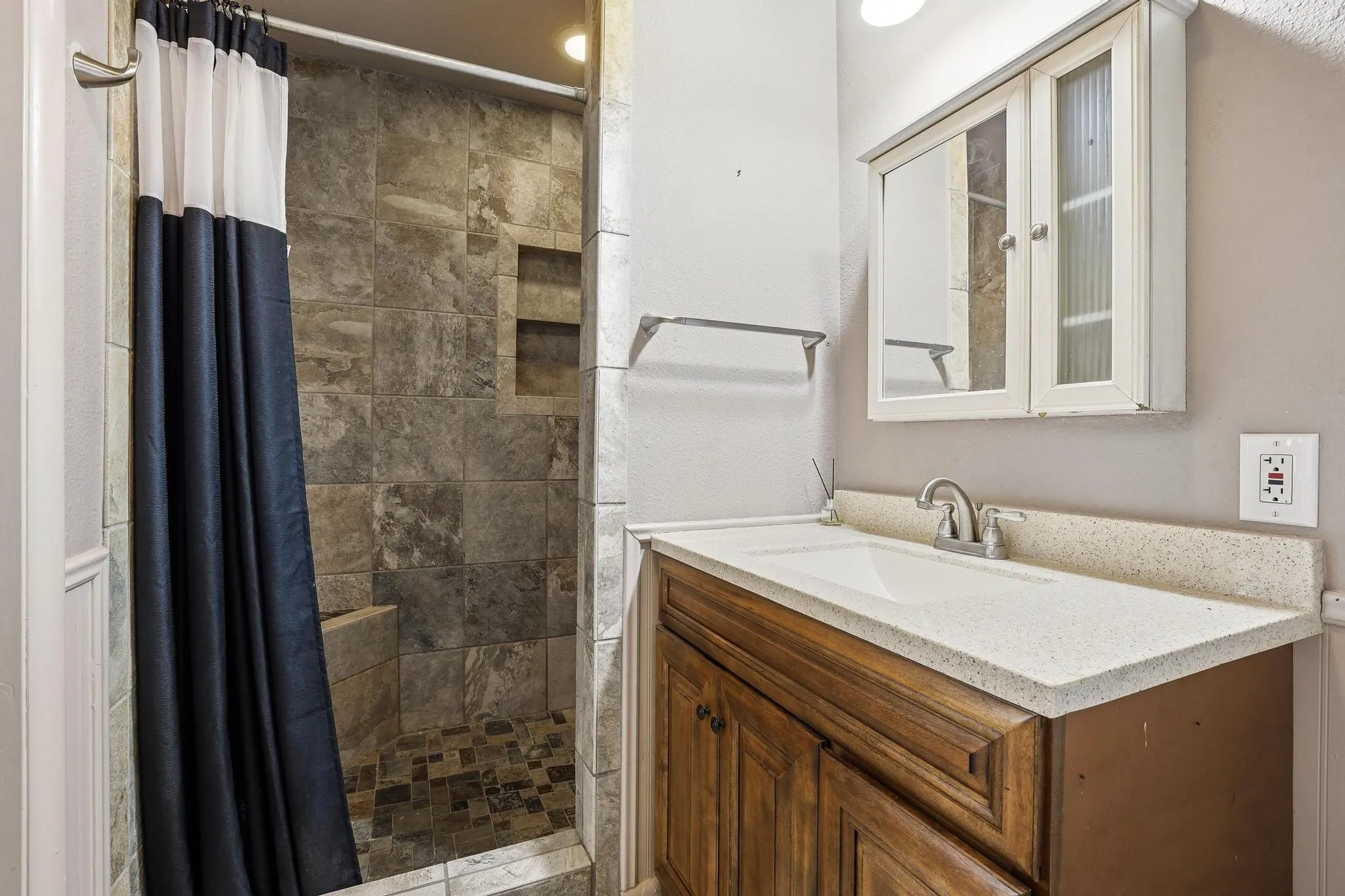 Single Family Residence For Sale in Grayson County , 813 S Andrews Street, Sherman, Texas 75090, 3 Bedroom, 2 Bathroom, 2 Garage spaces, 1,983 Sqft, built in 1960, mls#21362152, Real Estate Agent in Sherman, Homes For Sale in Grayson county, Homes For Sale in Sherman, Realtor in Sherman Texas, Real Estate Brokerage Independent Realty Texas, Luminita Cordes Realtor
