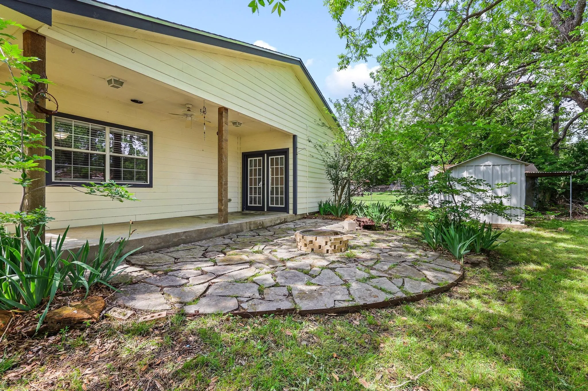 Single Family Residence For Sale in Grayson County , 813 S Andrews Street, Sherman, Texas 75090, 3 Bedroom, 2 Bathroom, 2 Garage spaces, 1,983 Sqft, built in 1960, mls#21362152, Real Estate Agent in Sherman, Homes For Sale in Grayson county, Homes For Sale in Sherman, Realtor in Sherman Texas, Real Estate Brokerage Independent Realty Texas, Luminita Cordes Realtor