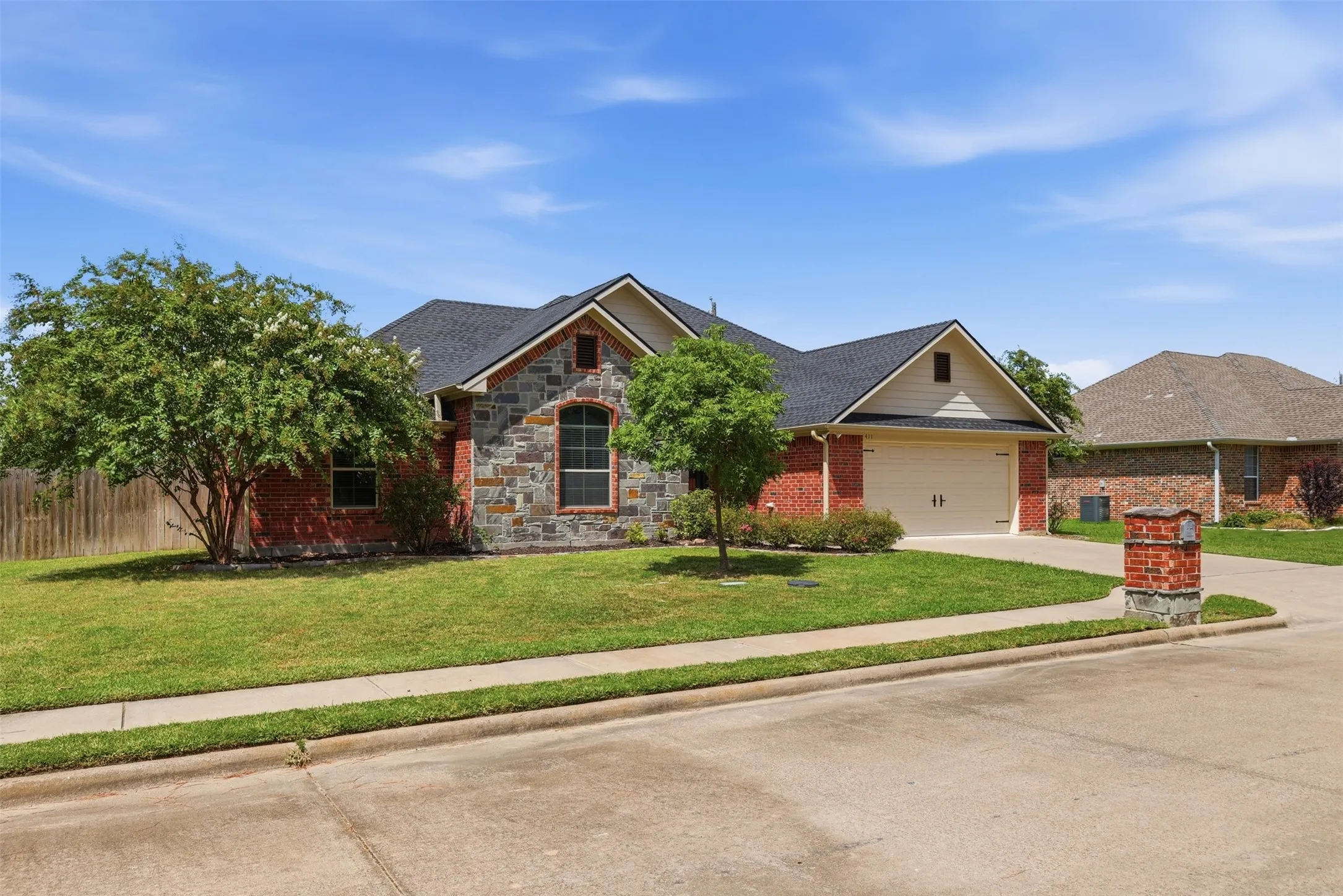 Single Family Residence For Sale in Hopkins County , 411 Austin Acre Road, Sulphur Springs, Texas 75482, 3 Bedroom, 2 Bathroom, 2 Garage spaces, 1,894 Sqft, built in 2012, mls#21357813, Real Estate Agent in Sulphur Springs, Homes For Sale in Hopkins county, Homes For Sale in Sulphur Springs, Realtor in Sulphur Springs Texas, Real Estate Brokerage Independent Realty Texas, Luminita Cordes Realtor