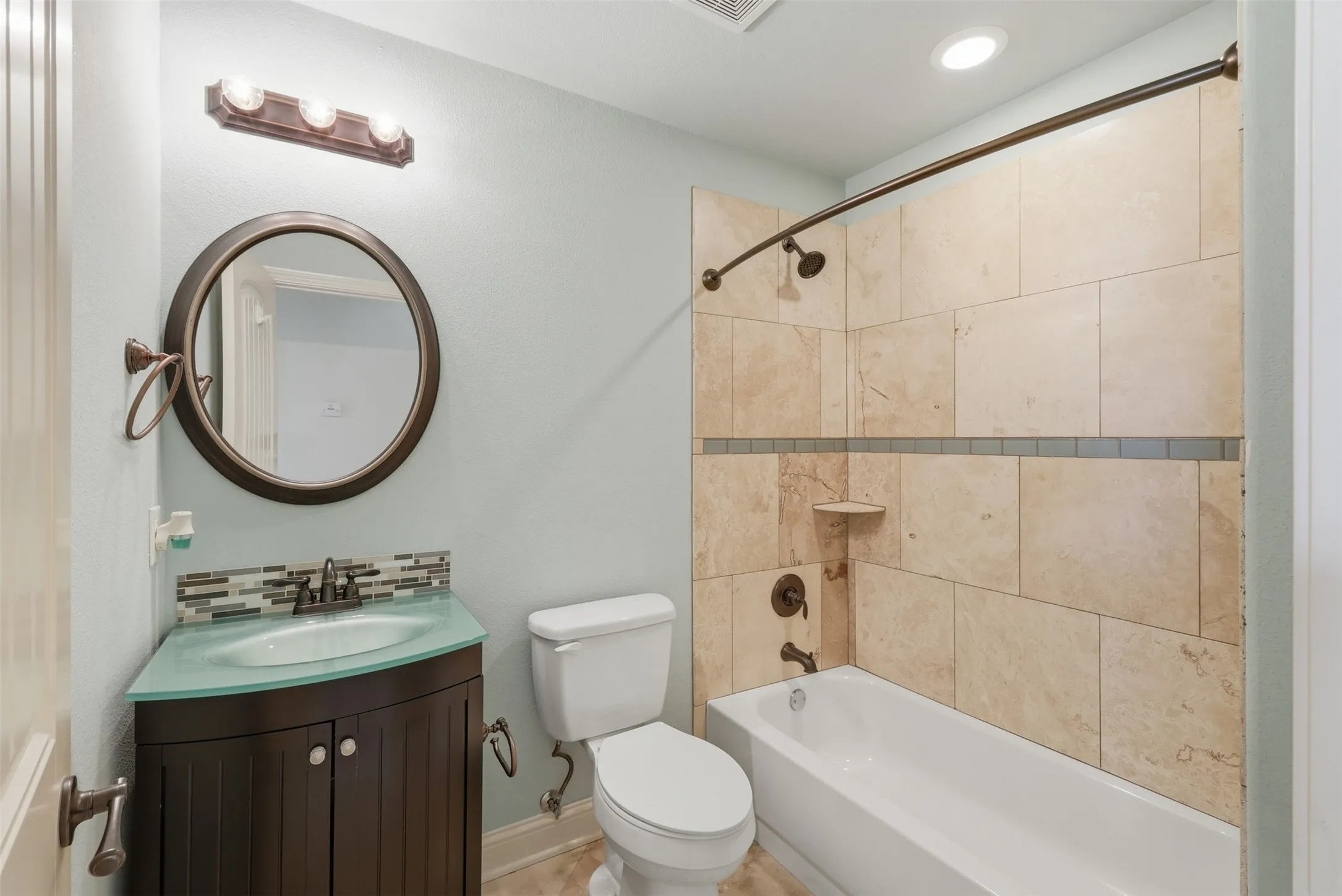 Single Family Residence For Sale in Hopkins County , 411 Austin Acre Road, Sulphur Springs, Texas 75482, 3 Bedroom, 2 Bathroom, 2 Garage spaces, 1,894 Sqft, built in 2012, mls#21357813, Real Estate Agent in Sulphur Springs, Homes For Sale in Hopkins county, Homes For Sale in Sulphur Springs, Realtor in Sulphur Springs Texas, Real Estate Brokerage Independent Realty Texas, Luminita Cordes Realtor