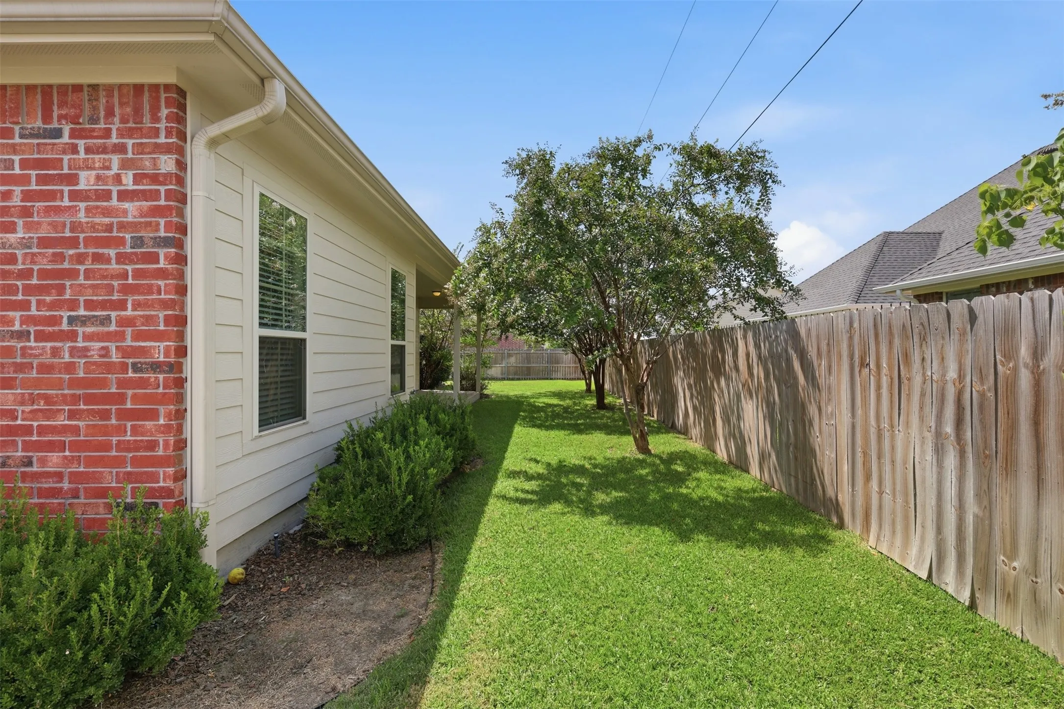 Single Family Residence For Sale in Hopkins County , 411 Austin Acre Road, Sulphur Springs, Texas 75482, 3 Bedroom, 2 Bathroom, 2 Garage spaces, 1,894 Sqft, built in 2012, mls#21357813, Real Estate Agent in Sulphur Springs, Homes For Sale in Hopkins county, Homes For Sale in Sulphur Springs, Realtor in Sulphur Springs Texas, Real Estate Brokerage Independent Realty Texas, Luminita Cordes Realtor
