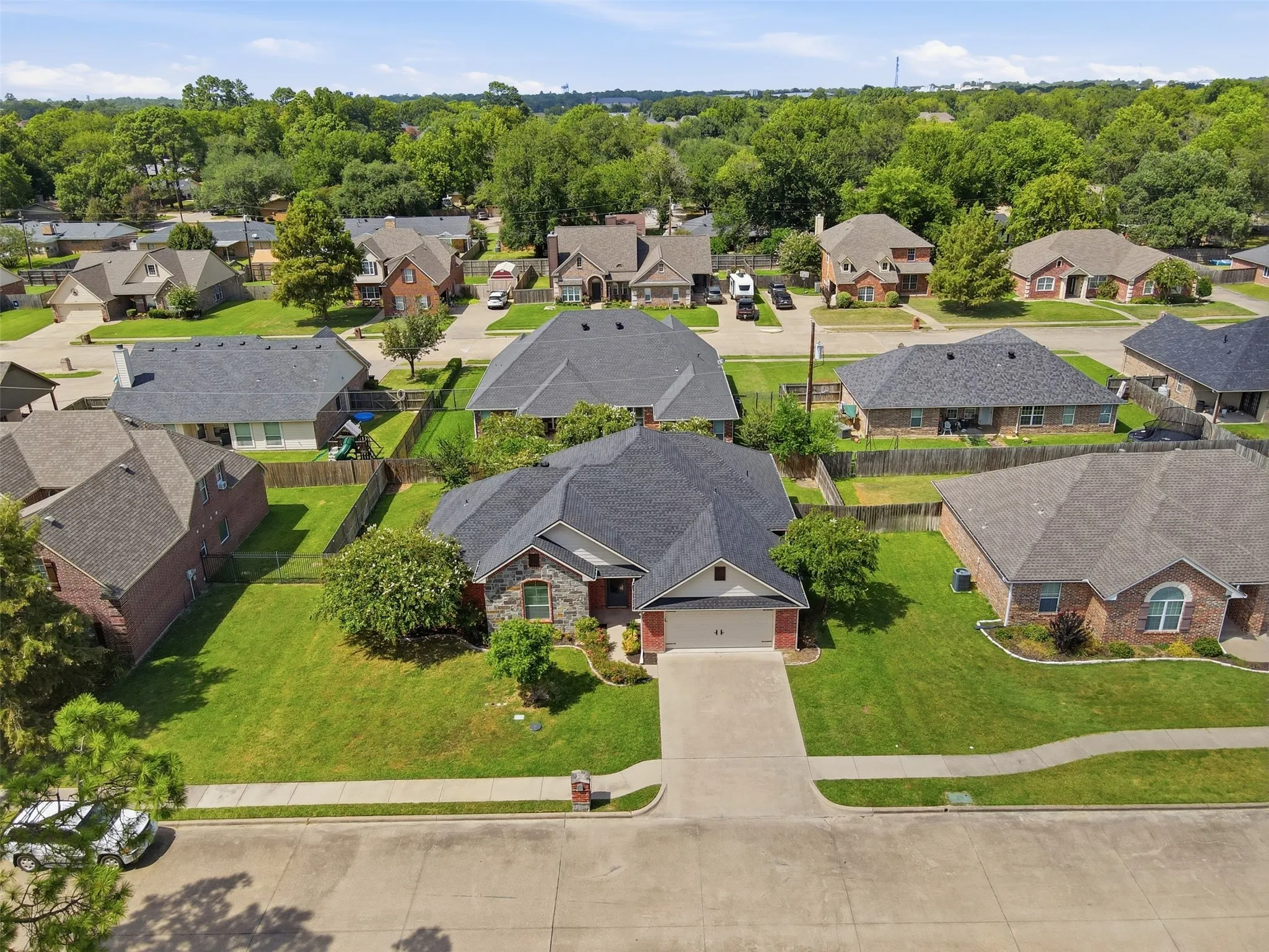 Single Family Residence For Sale in Hopkins County , 411 Austin Acre Road, Sulphur Springs, Texas 75482, 3 Bedroom, 2 Bathroom, 2 Garage spaces, 1,894 Sqft, built in 2012, mls#21357813, Real Estate Agent in Sulphur Springs, Homes For Sale in Hopkins county, Homes For Sale in Sulphur Springs, Realtor in Sulphur Springs Texas, Real Estate Brokerage Independent Realty Texas, Luminita Cordes Realtor