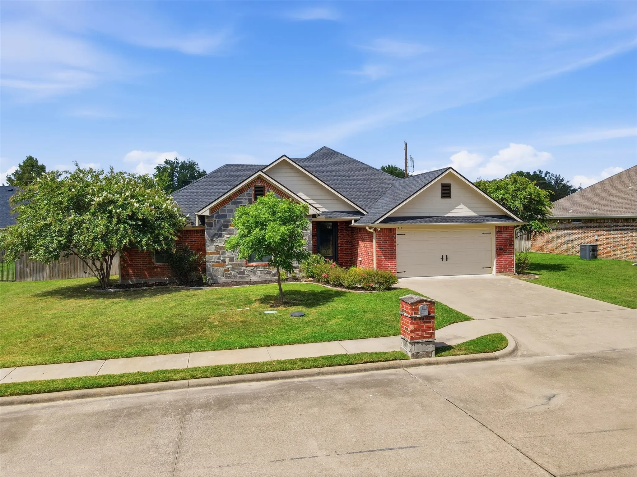 Single Family Residence For Sale in Hopkins County , 411 Austin Acre Road, Sulphur Springs, Texas 75482, 3 Bedroom, 2 Bathroom, 2 Garage spaces, 1,894 Sqft, built in 2012, mls#21357813, Real Estate Agent in Sulphur Springs, Homes For Sale in Hopkins county, Homes For Sale in Sulphur Springs, Realtor in Sulphur Springs Texas, Real Estate Brokerage Independent Realty Texas, Luminita Cordes Realtor