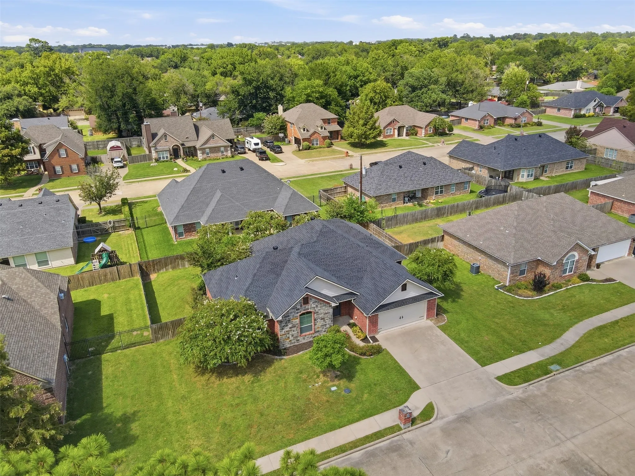 Single Family Residence For Sale in Hopkins County , 411 Austin Acre Road, Sulphur Springs, Texas 75482, 3 Bedroom, 2 Bathroom, 2 Garage spaces, 1,894 Sqft, built in 2012, mls#21357813, Real Estate Agent in Sulphur Springs, Homes For Sale in Hopkins county, Homes For Sale in Sulphur Springs, Realtor in Sulphur Springs Texas, Real Estate Brokerage Independent Realty Texas, Luminita Cordes Realtor