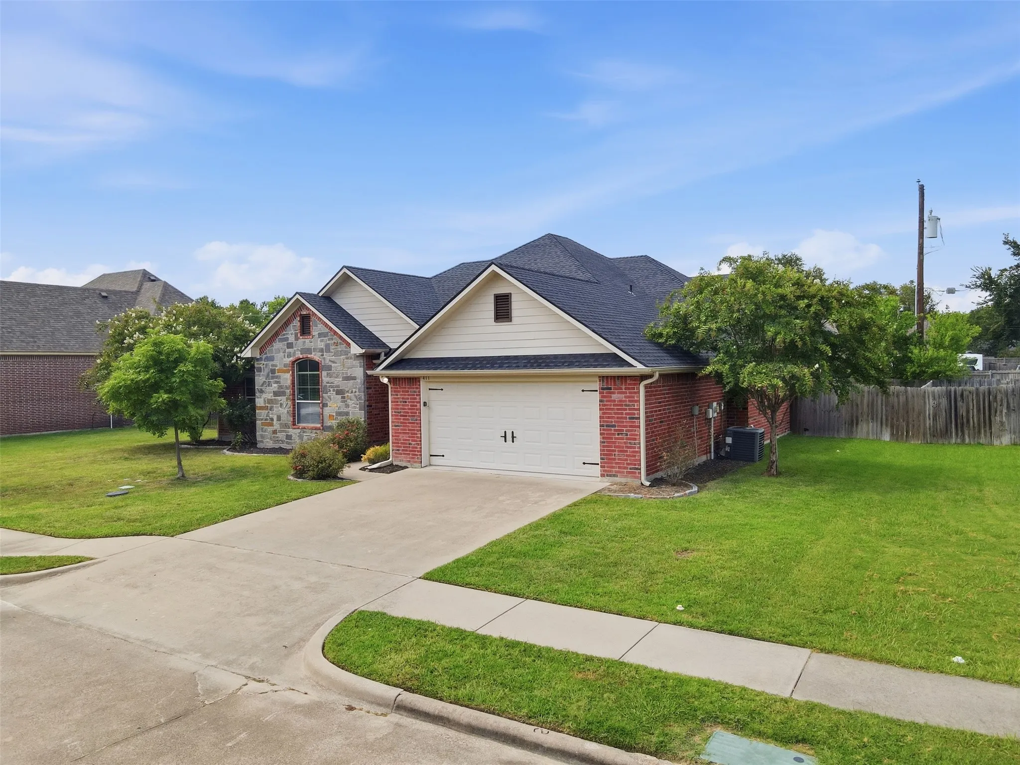 Single Family Residence For Sale in Hopkins County , 411 Austin Acre Road, Sulphur Springs, Texas 75482, 3 Bedroom, 2 Bathroom, 2 Garage spaces, 1,894 Sqft, built in 2012, mls#21357813, Real Estate Agent in Sulphur Springs, Homes For Sale in Hopkins county, Homes For Sale in Sulphur Springs, Realtor in Sulphur Springs Texas, Real Estate Brokerage Independent Realty Texas, Luminita Cordes Realtor