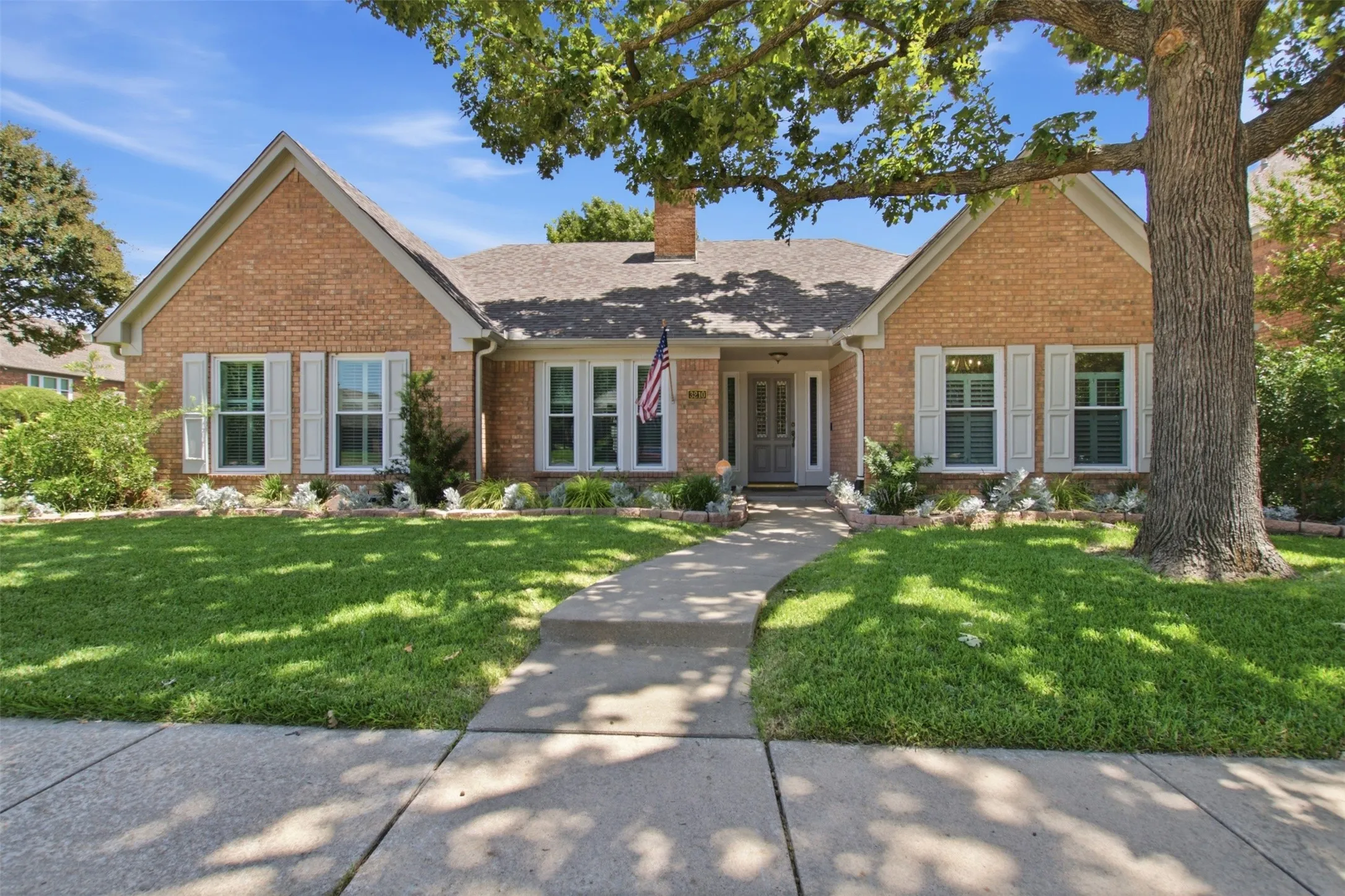 Single Family Residence For Sale in Collin County , 3210 Wyndham Lane, Richardson, Texas 75082, 3 Bedroom, 2 Bathroom, 2 Garage spaces, 2,610 Sqft, built in 1990, mls#21360668, Real Estate Agent in Richardson, Homes For Sale in Collin county, Homes For Sale in Richardson, Realtor in Richardson Texas, Real Estate Brokerage Independent Realty Texas, Luminita Cordes Realtor